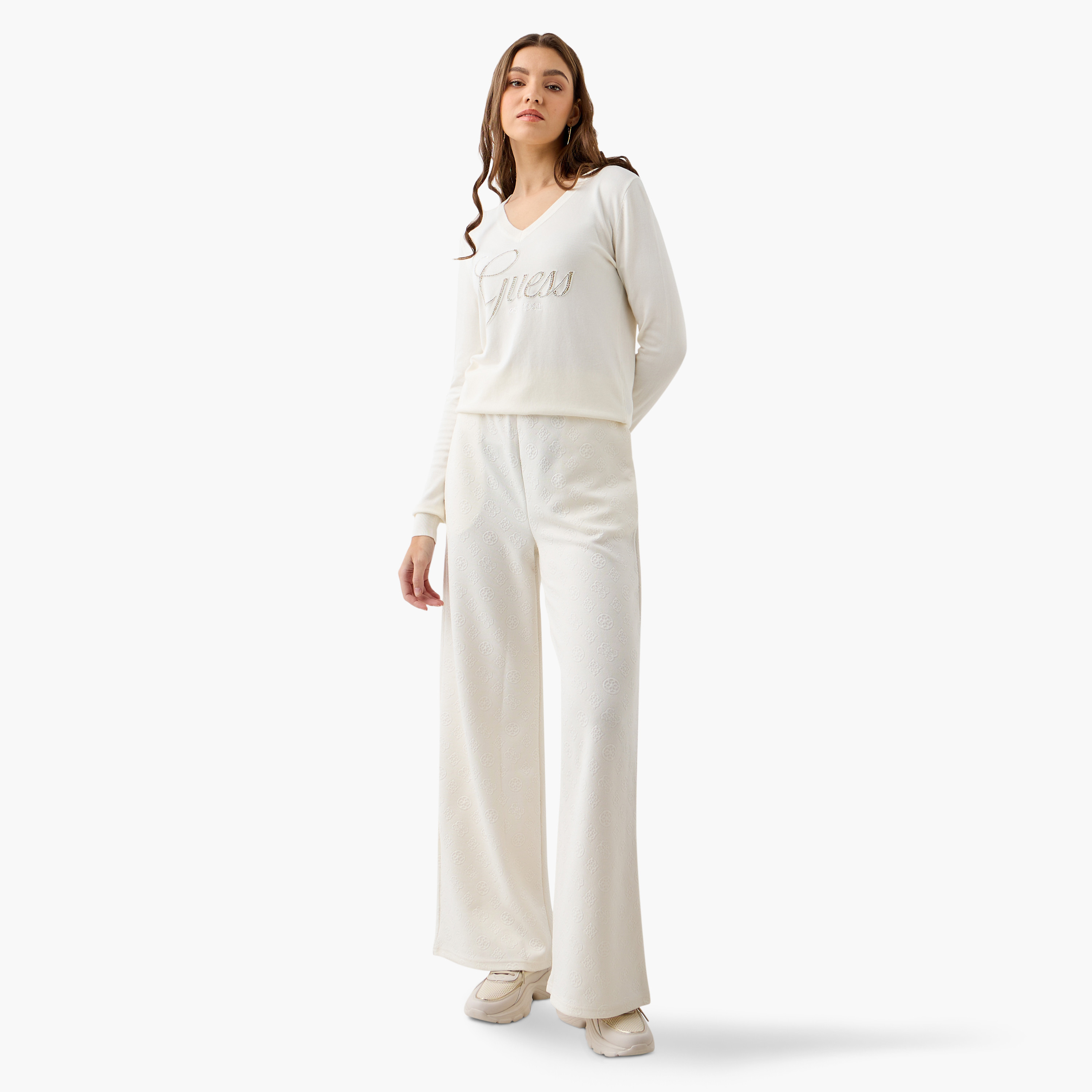 سويت شيرت بتطريز شعار وياقة V وأكمام طويلة من جيس-women-winterwear-hoodiesandsweatshirts-sweatshirts-image-2