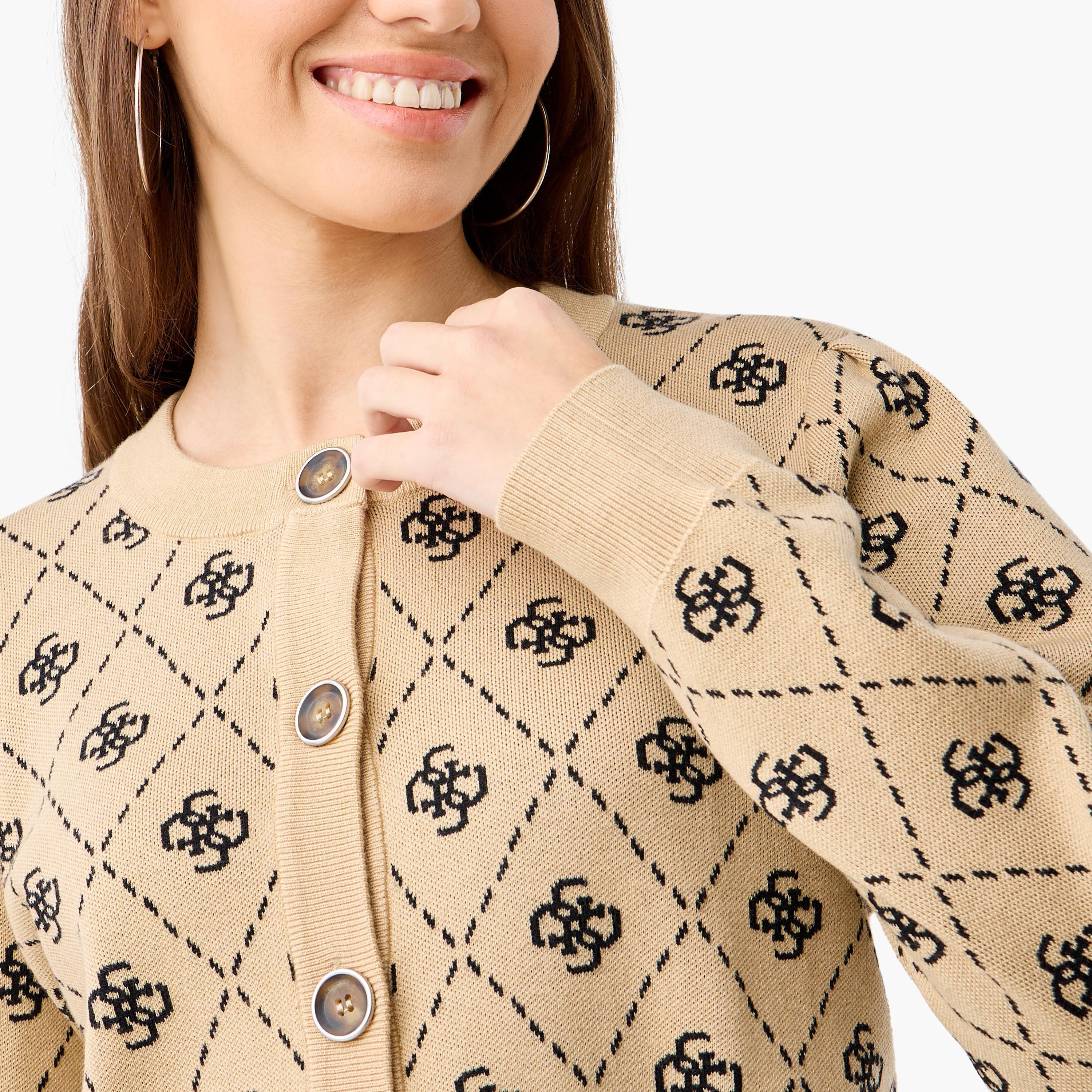 سترة كارديجان بإغلاق أزرار وأكمام طويلة وتفاصيل مونوجرام من جيس-women-winterwear-cardigansandjumpers-cardigans-image-4