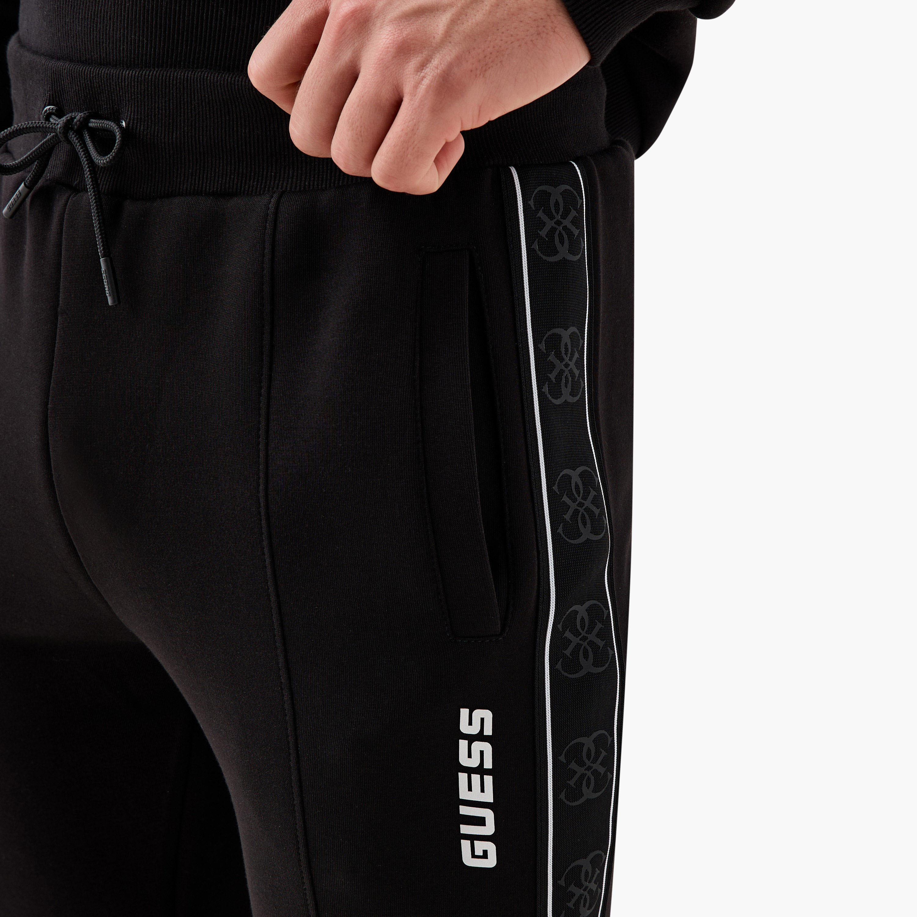 بنطلون رياضي بتفاصيل شريط ورباط إغلاق وجيوب من جيس-men-clothing-bottoms-joggers-image-4