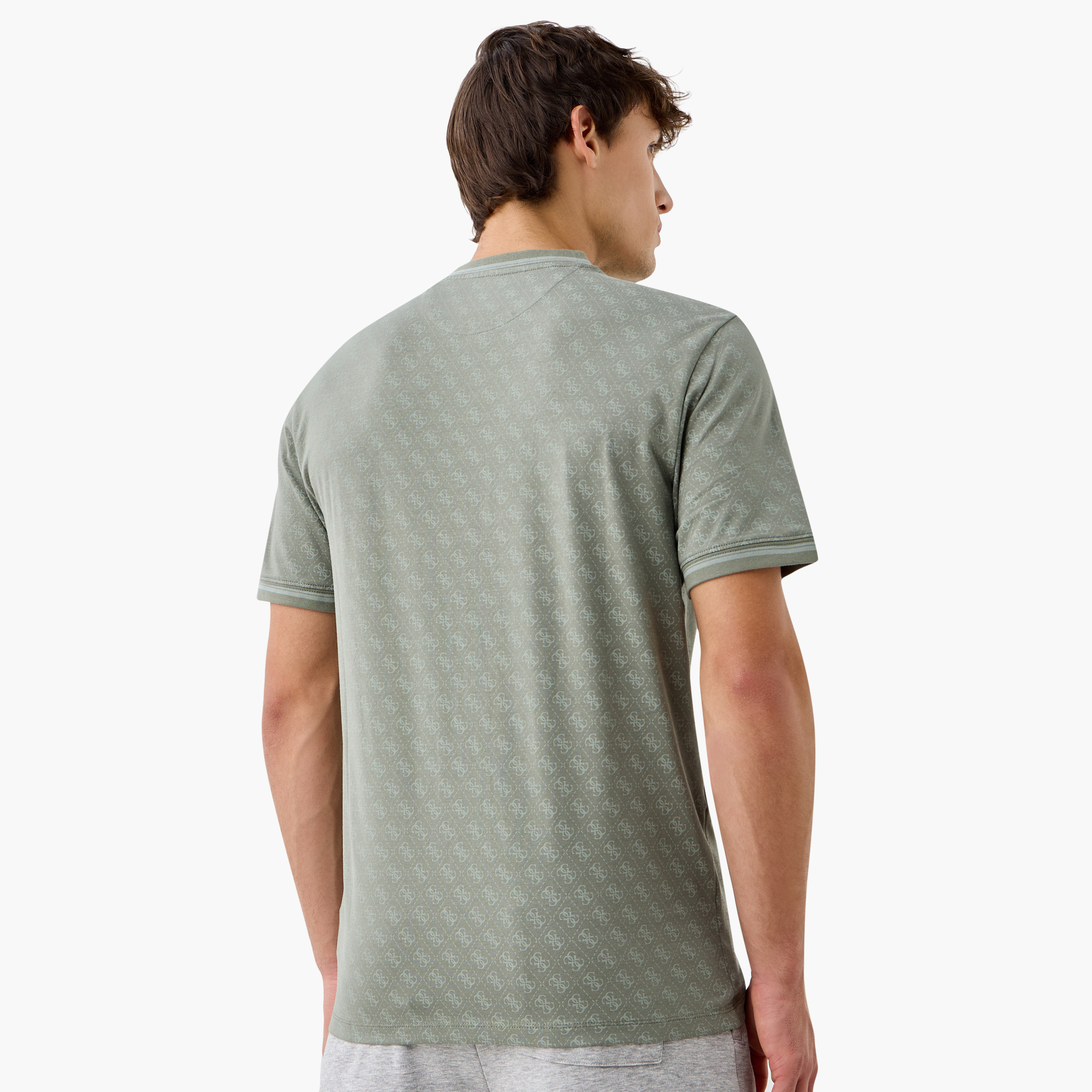 تيشيرت بياقة ضيقة وأكمام قصيرة وطبعات مونوجرام من جيس-men-clothing-tshirtsandpolos-tshirts-image-3