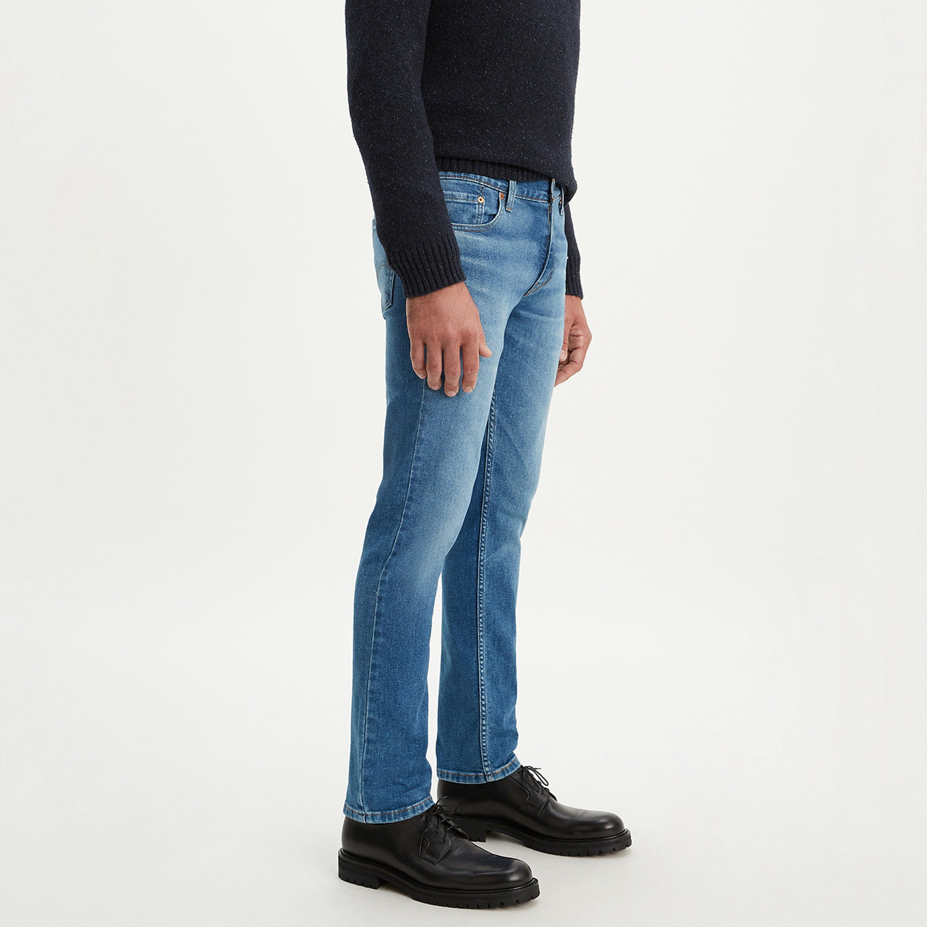 بنطال جينز متوسط الارتفاع من ليفايز 511 بلون أزرق بقصة ضيقة وأزرار للإغلاق-men-clothing-bottoms-jeans-image-2