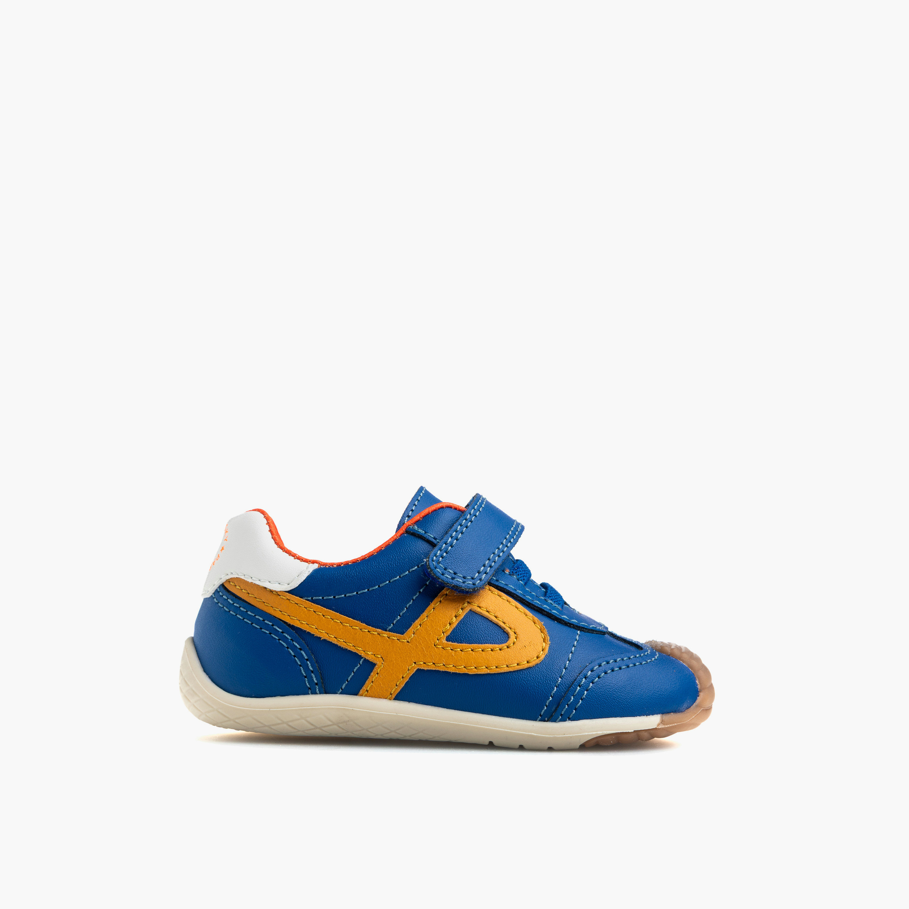 حذاء سنيكرز متعدد التصاميم بشريط إغلاق لاصق للأولاد من بابلوكسي-baby-boys-shoes-closedshoes-image-1