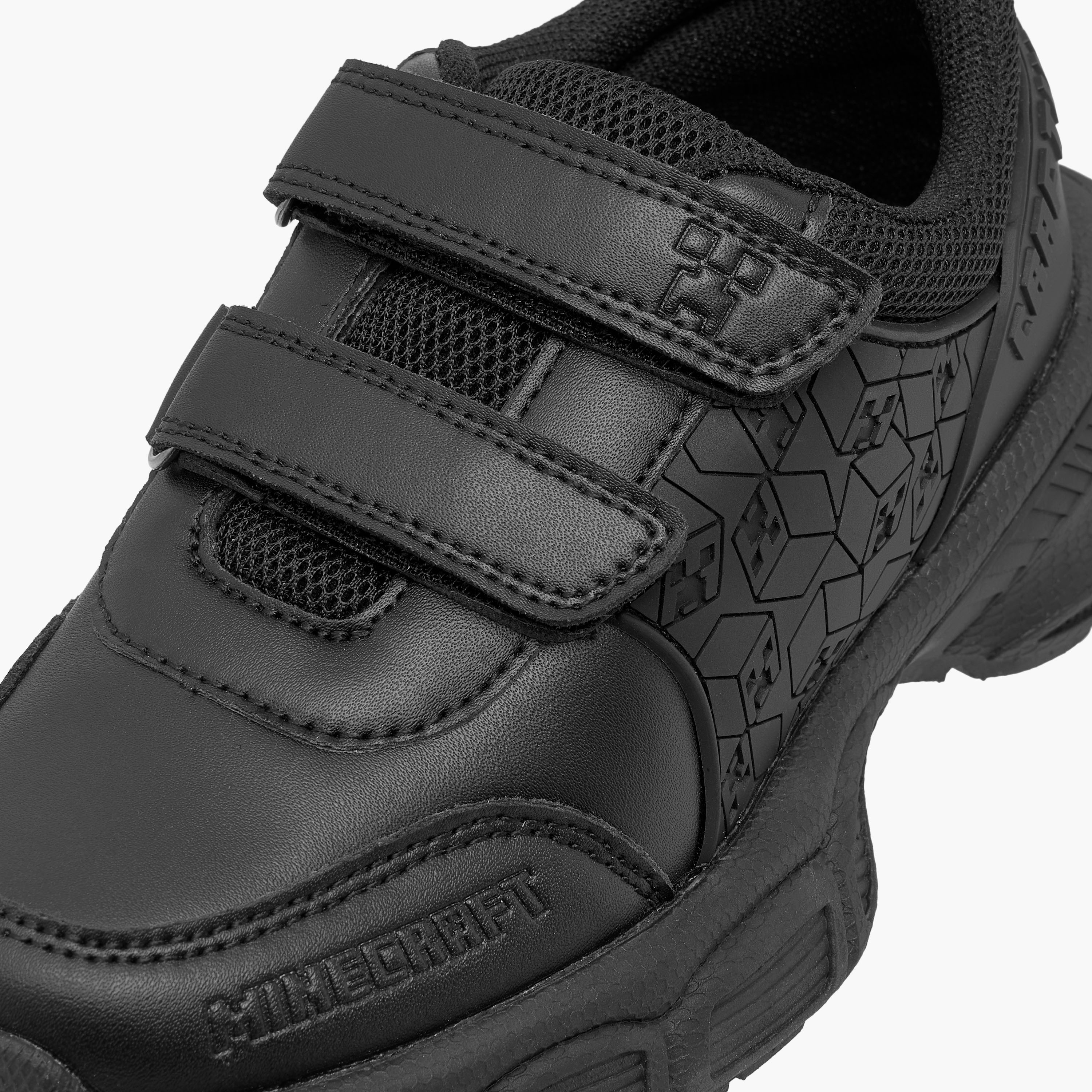 حذاء مدرسي بشريط إغلاق لاصق ونقوش الشعار من ماينكرافت-girls-shoes-schoolshoes-image-4