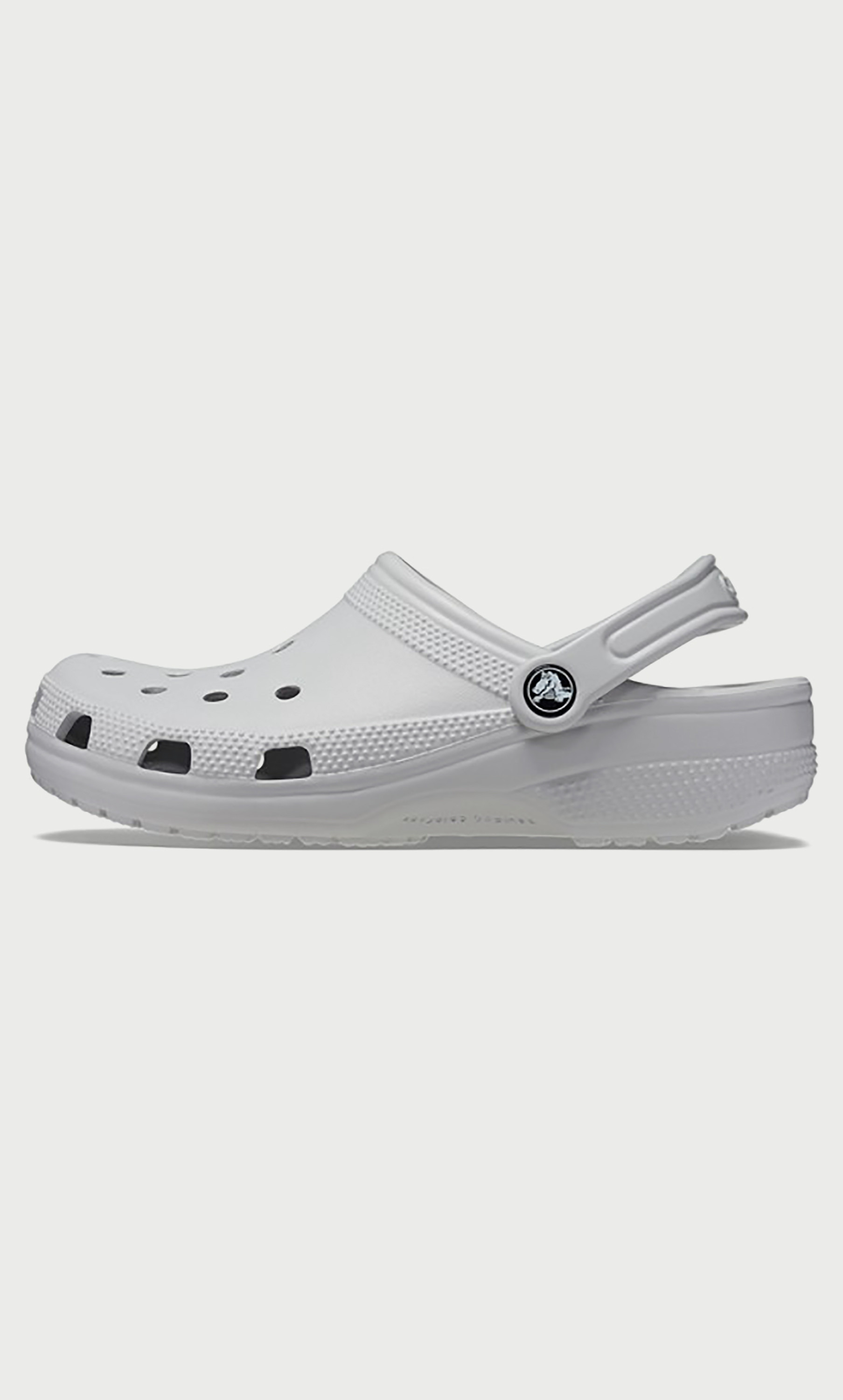 قبقاب كلاسيكي من كروكس للجنسين مزين بفتحات مع حزام خلفي-women-shoes-sandals-flats-image-11