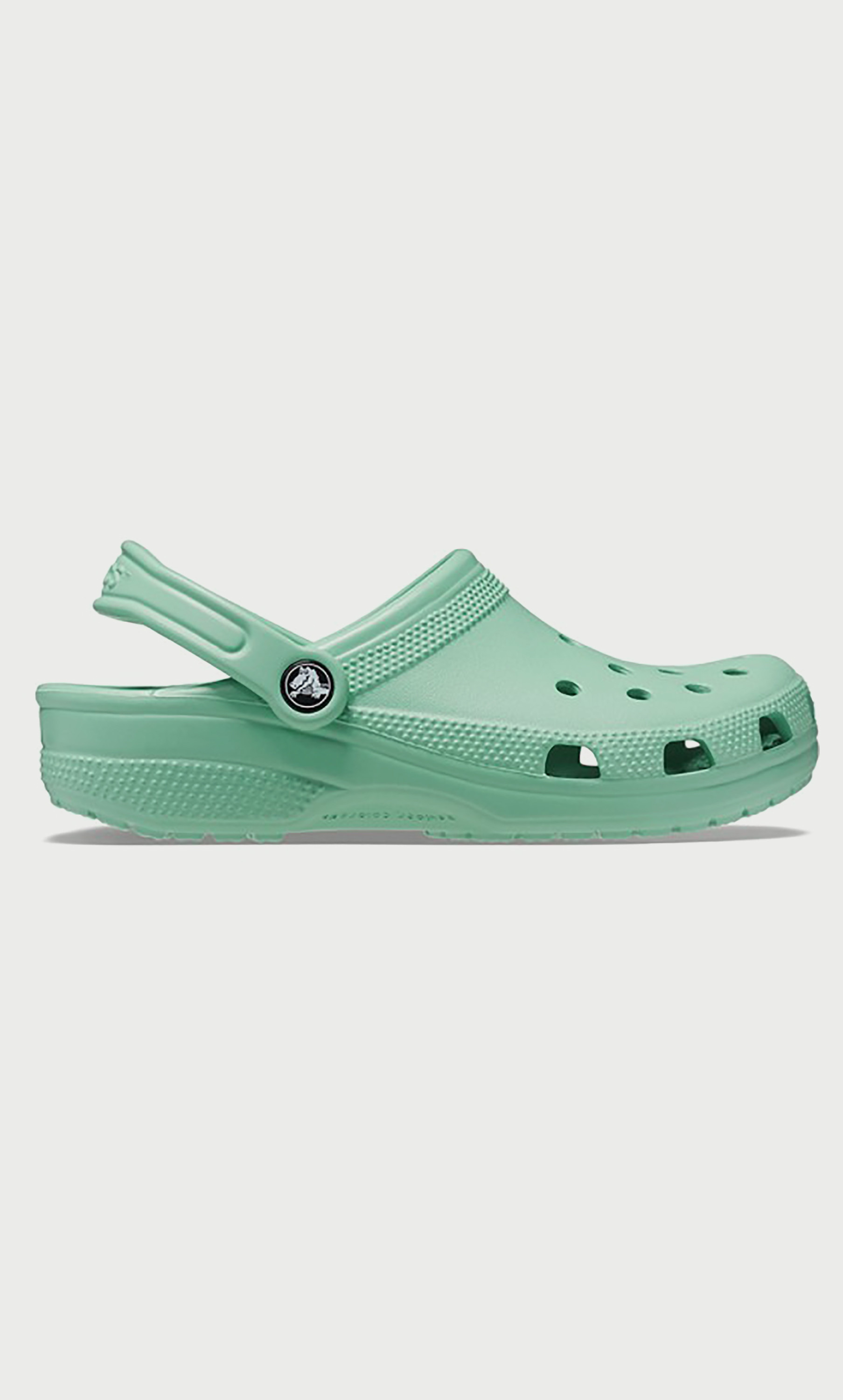 قبقاب كلاسيكي من كروكس للجنسين مزين بفتحات مع حزام خلفي-women-shoes-sandals-flats-image-16