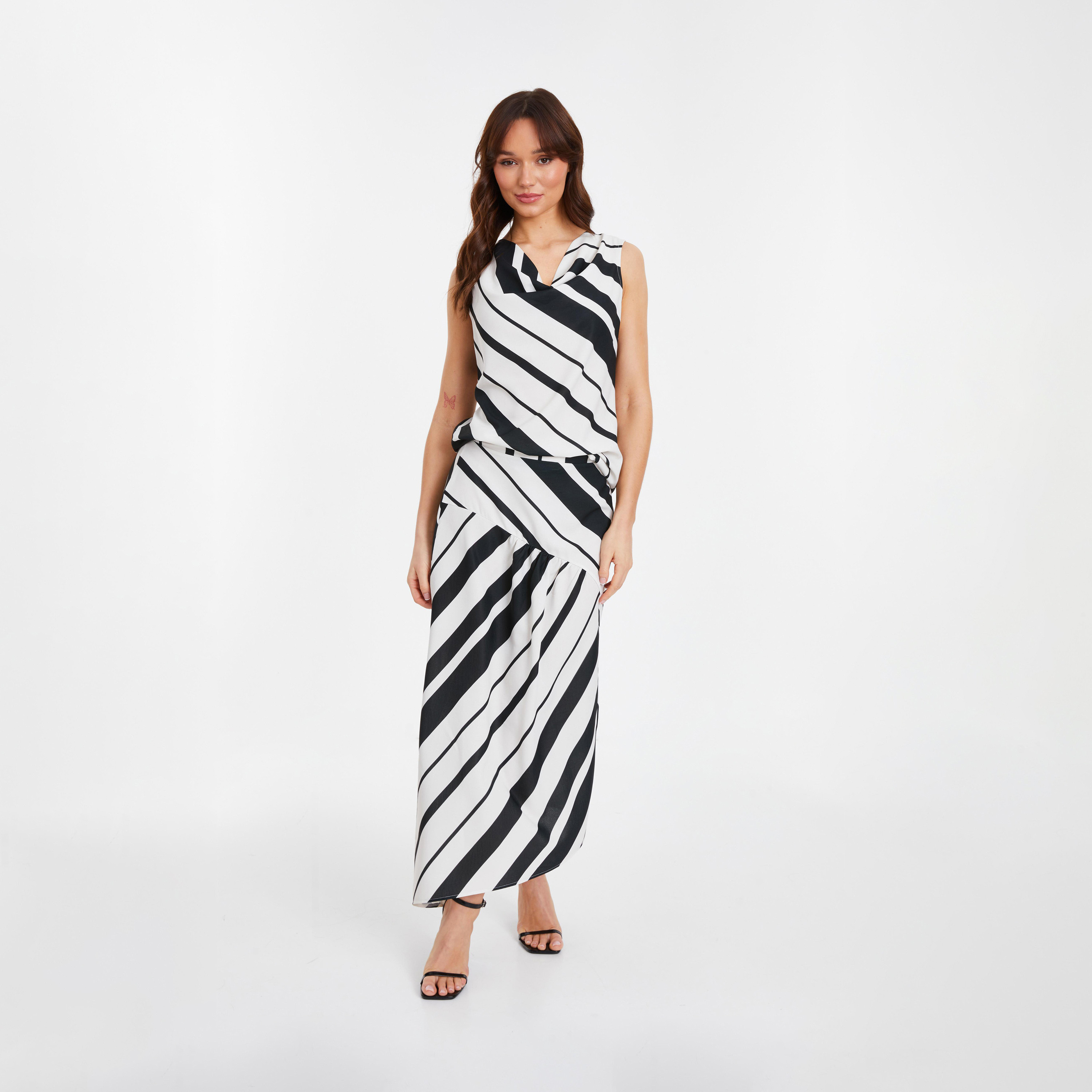 تنورة متوسطة الطول لون الأبيض والأسود -women-clothing-bottoms-skirts-image-1