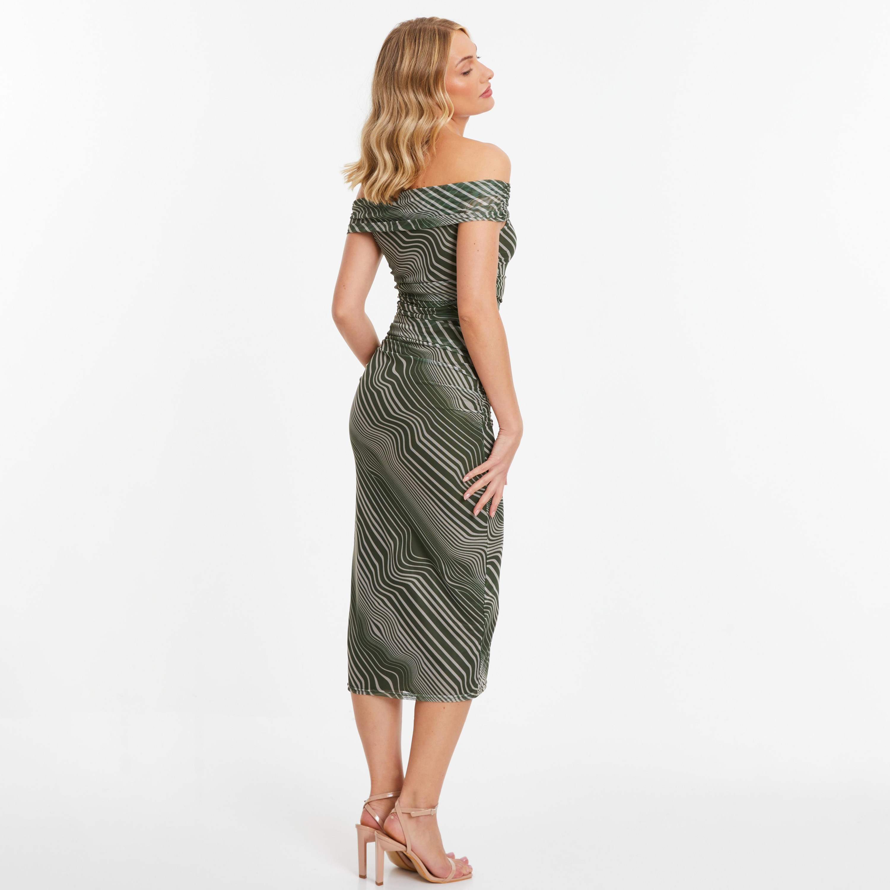 فستان ميدي أخضر برقبة باردوت ذو خطوط مموجة وأكتاف مكشوفة من كويز-women-clothing-dresses-image-4