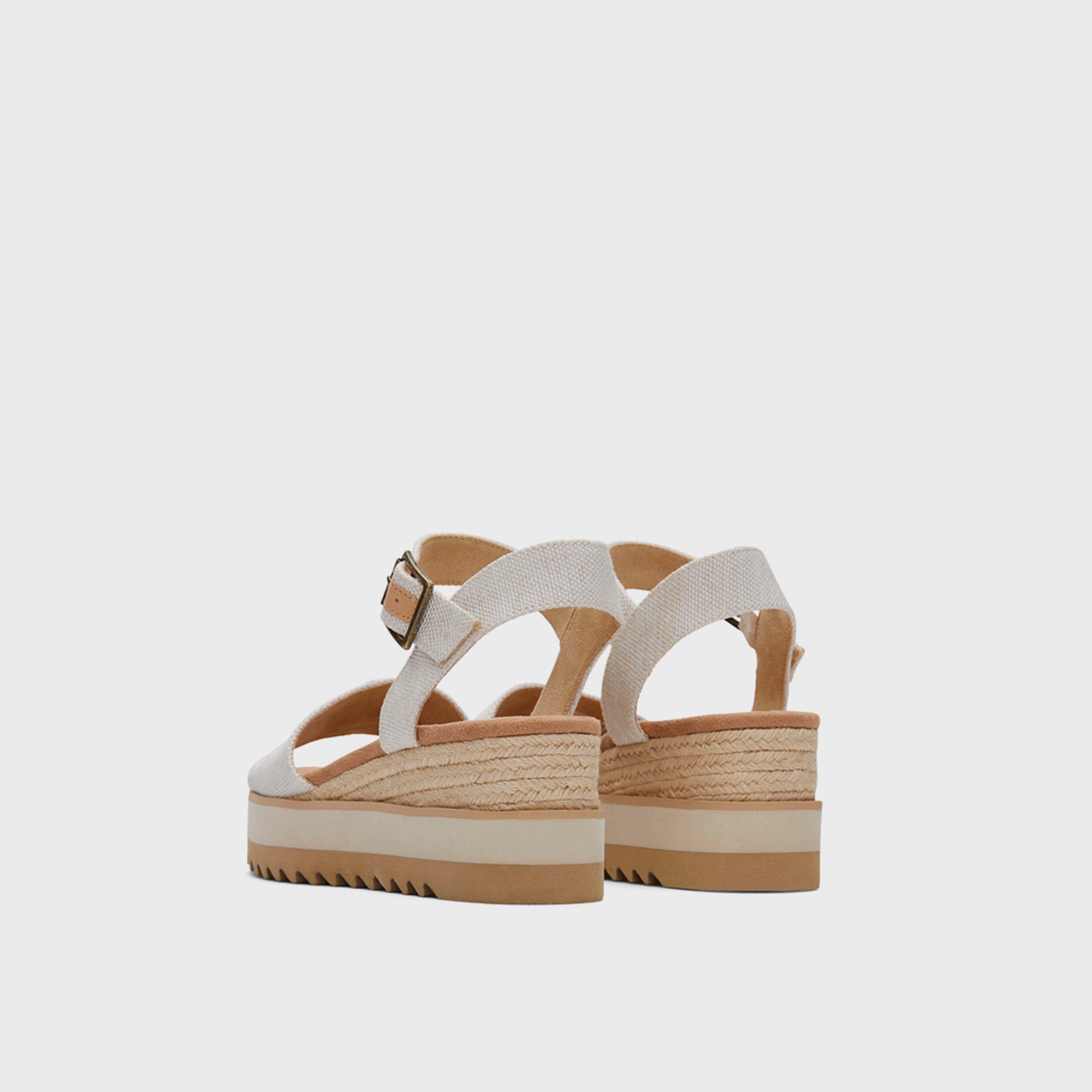 تومز-  حذاء بكعب إسفيني وإبزيم للنساء | 10021083-women-shoes-sandals-heeled-image-2