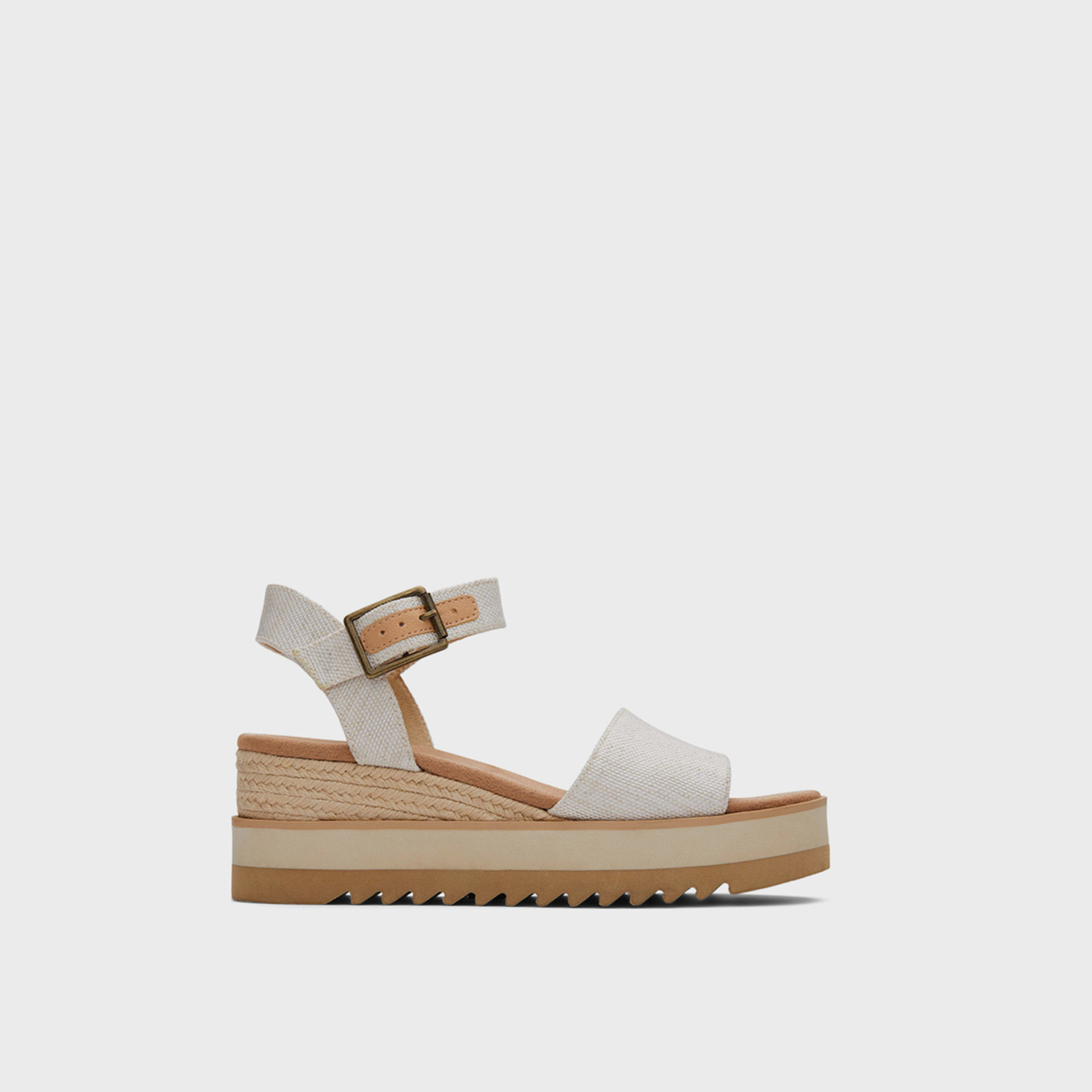 تومز-  حذاء بكعب إسفيني وإبزيم للنساء | 10021083-women-shoes-sandals-heeled-image-3