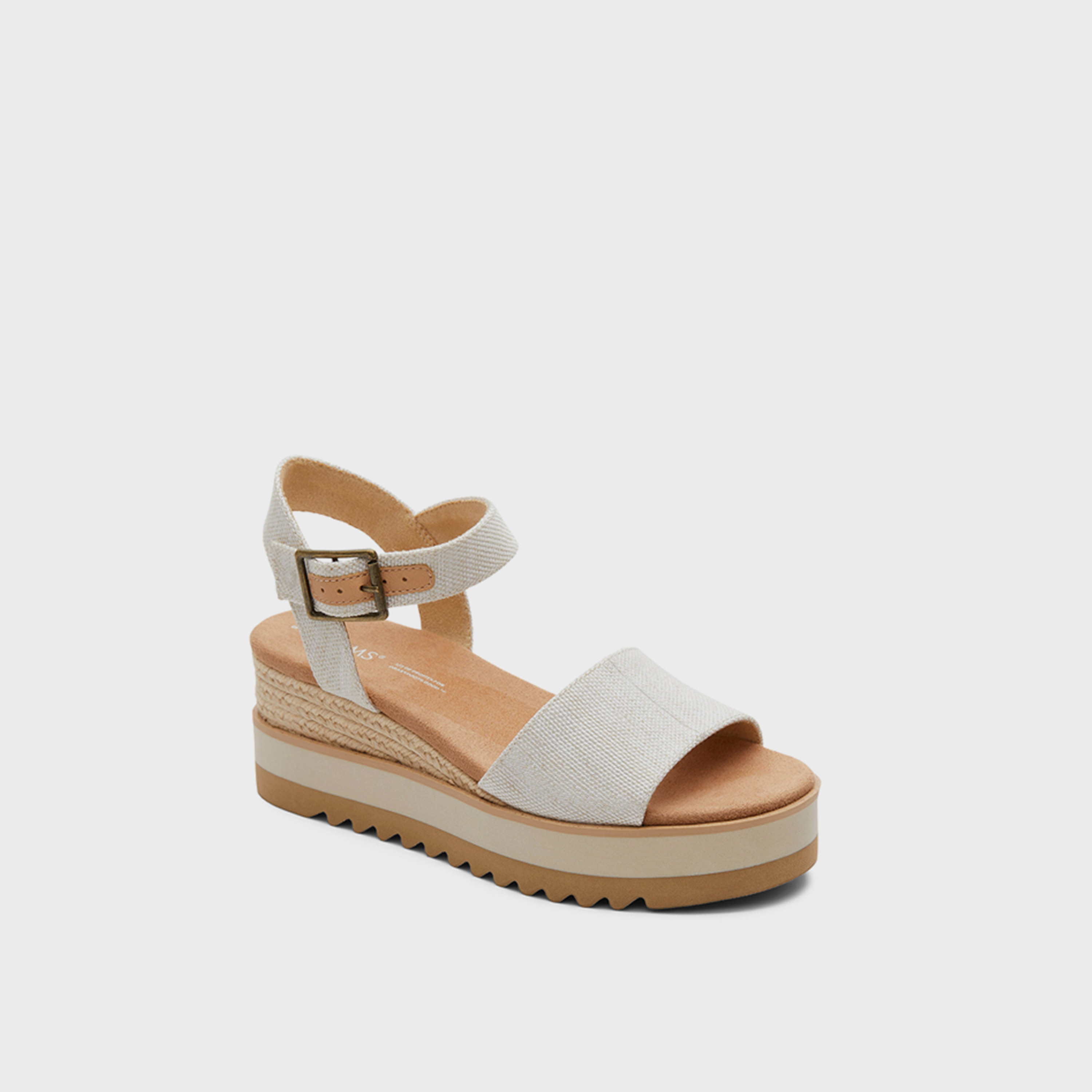 تومز-  حذاء بكعب إسفيني وإبزيم للنساء | 10021083-women-shoes-sandals-heeled-image-4
