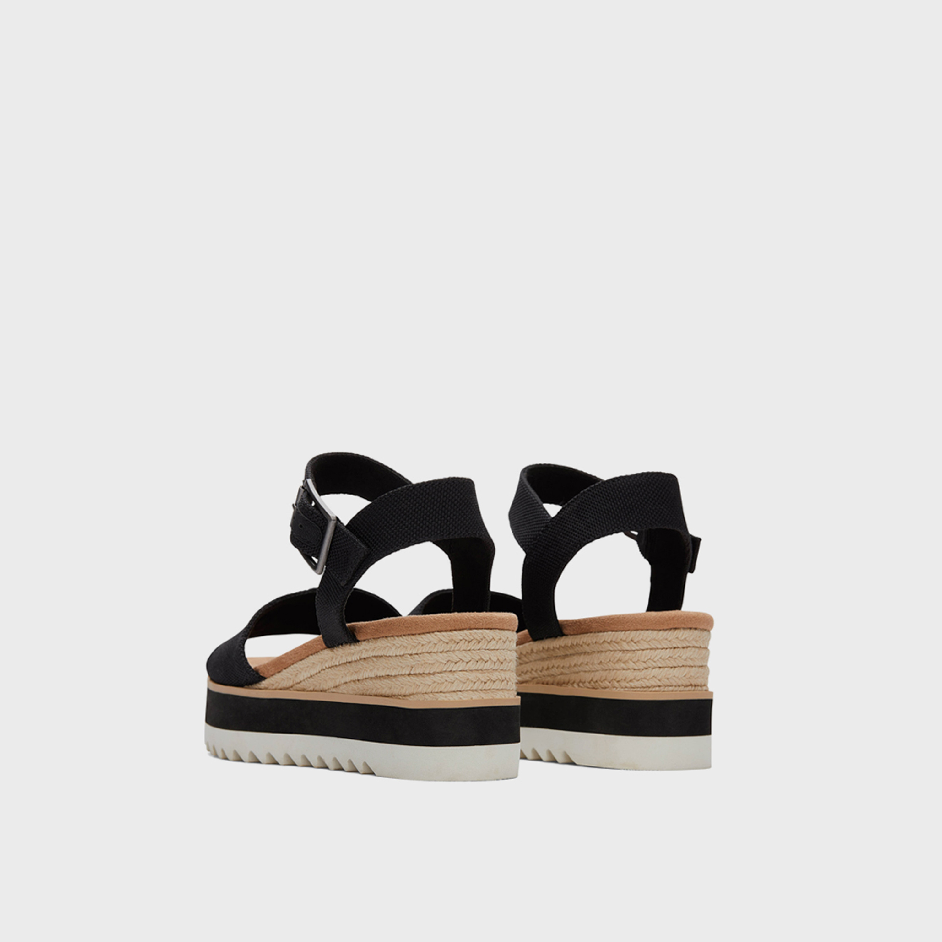 تومز-  حذاء بكعب إسفيني  وإبزيم للنساء | 10021084-women-shoes-sandals-heeled-image-2