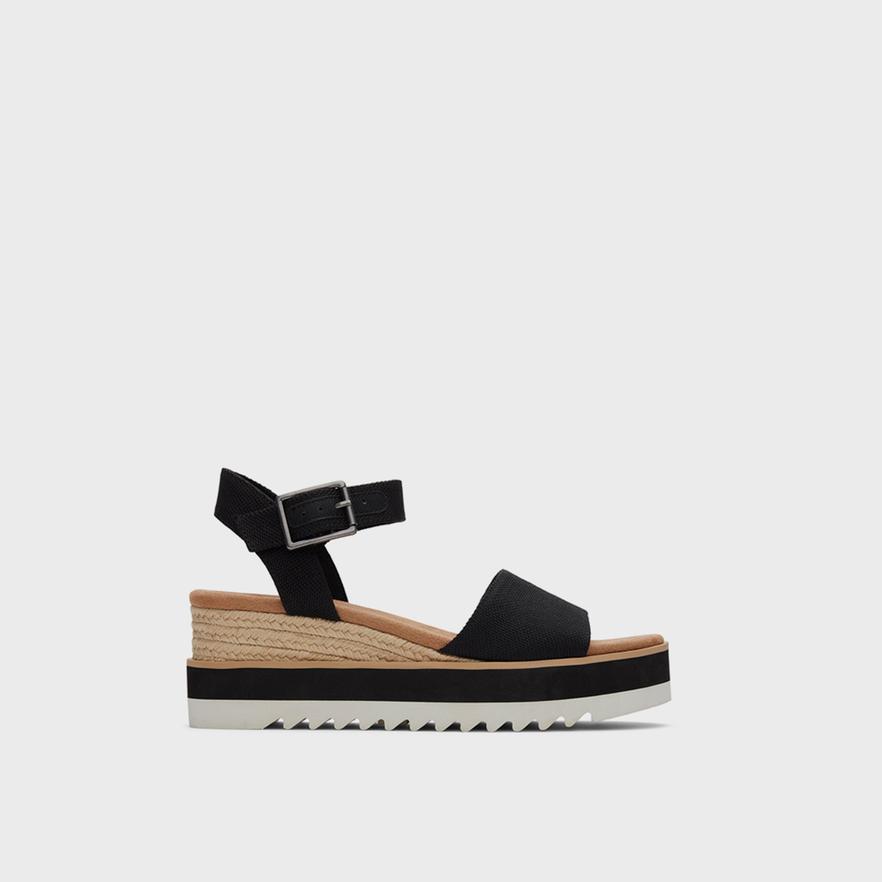 تومز-  حذاء بكعب إسفيني  وإبزيم للنساء | 10021084-women-shoes-sandals-heeled-image-3
