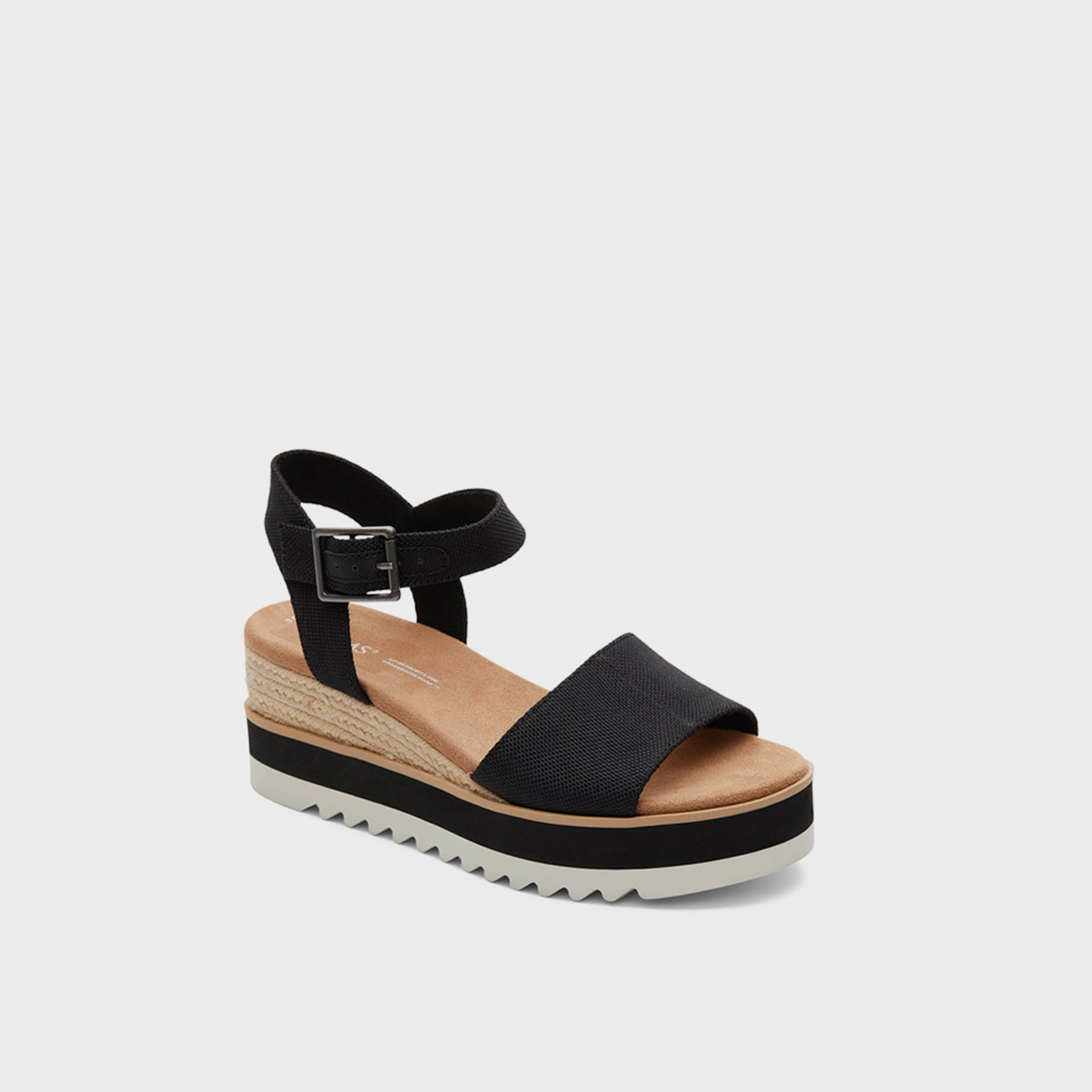 تومز-  حذاء بكعب إسفيني  وإبزيم للنساء | 10021084-women-shoes-sandals-heeled-image-4