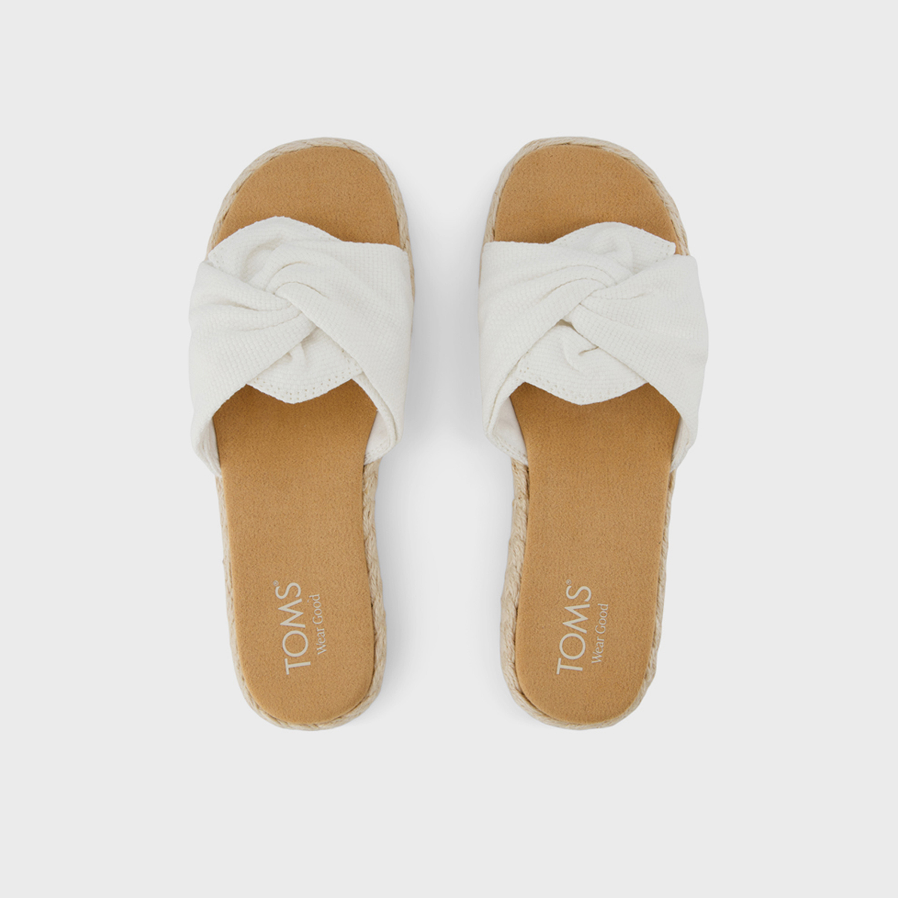 تومز - صندل آبي سلايد  نسائي سهل الارتداء ذو نعل سميك | 10021972-women-shoes-sandals-flats-image-4