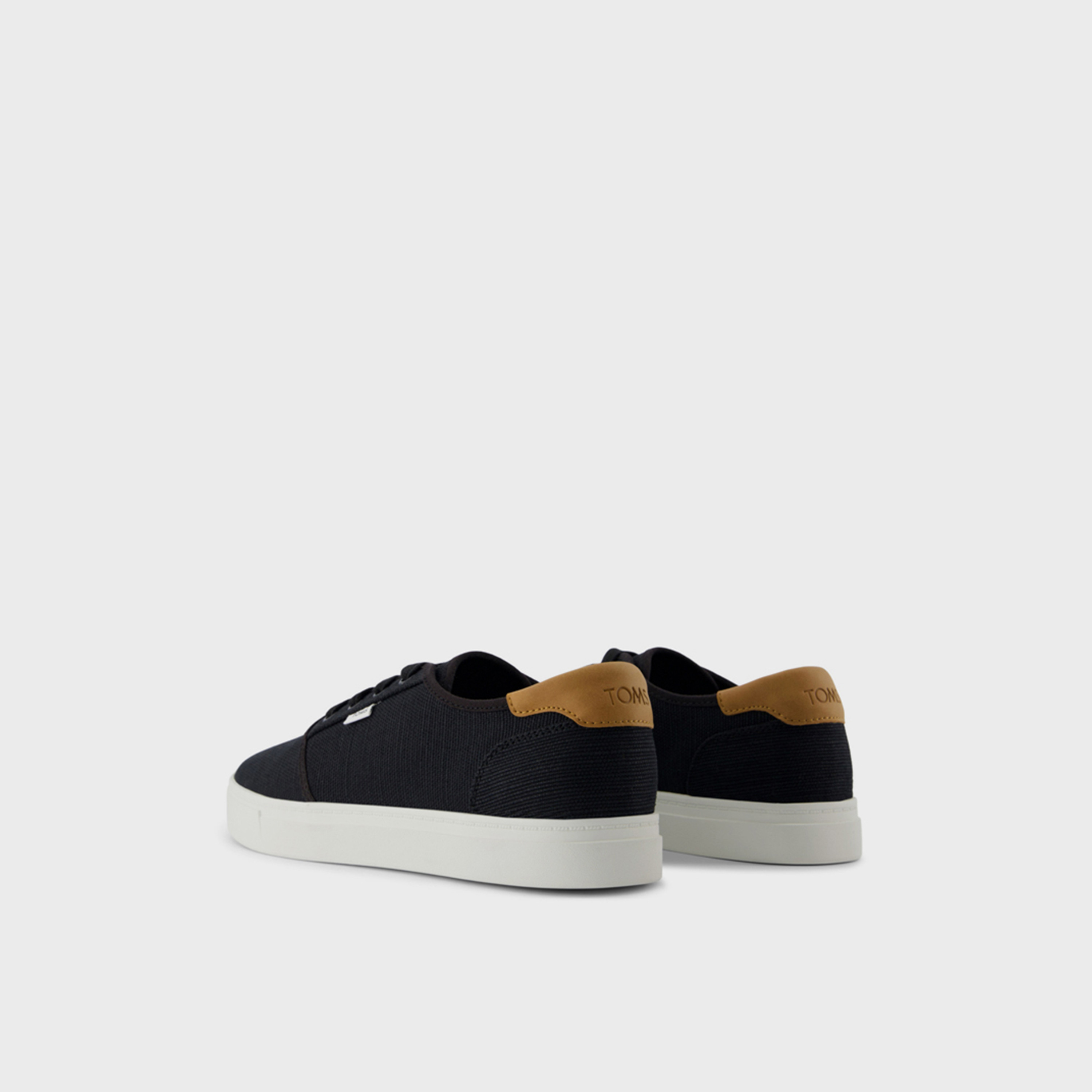 تومز - حذاء رياضي كارلو 2.0 رجالي  برباط يصل إلى الكاحل | 10022048-men-shoes-sneakers-image-2