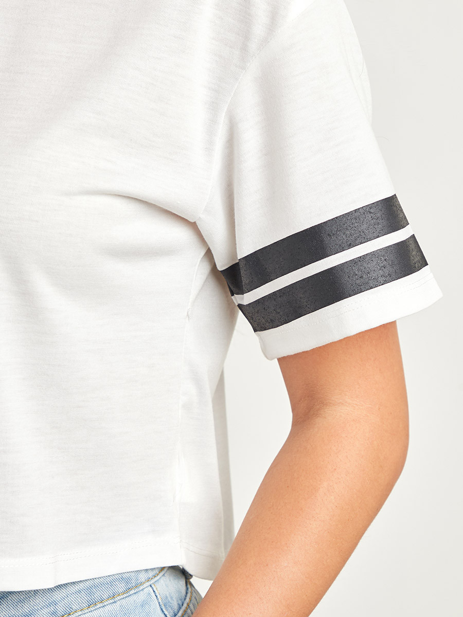 Styli Contrast Stripe Boxy Crop T-Shirt-women-clothing-tshirts-image-4