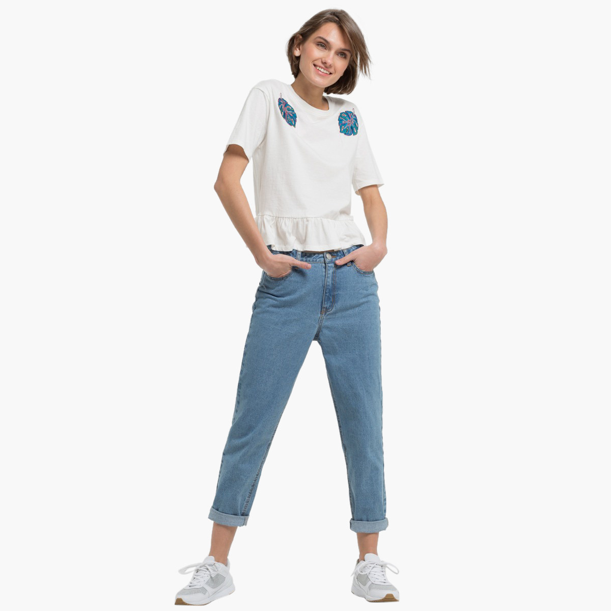 بلوزة بياقة مستديرة وأكمام قصيرة و زخارف أوراق من رينا-women-clothing-tshirts-image-2