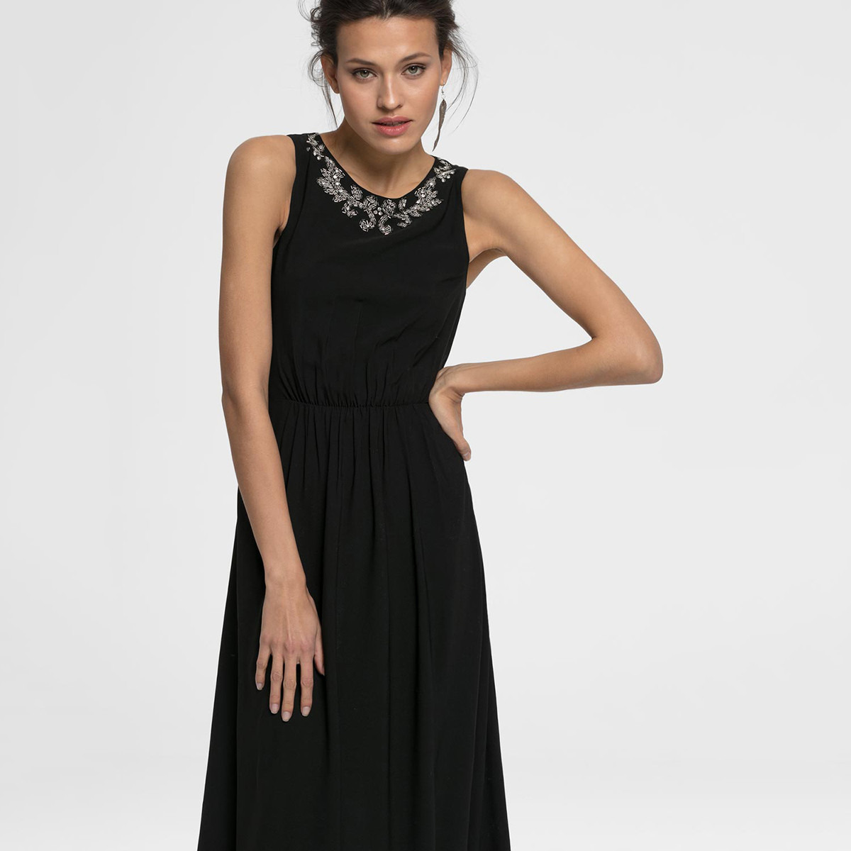 فستان إيه لاين طويل دون أكمام مزيّن بخصر مكشكش من رينا-women-clothing-dresses-image-1