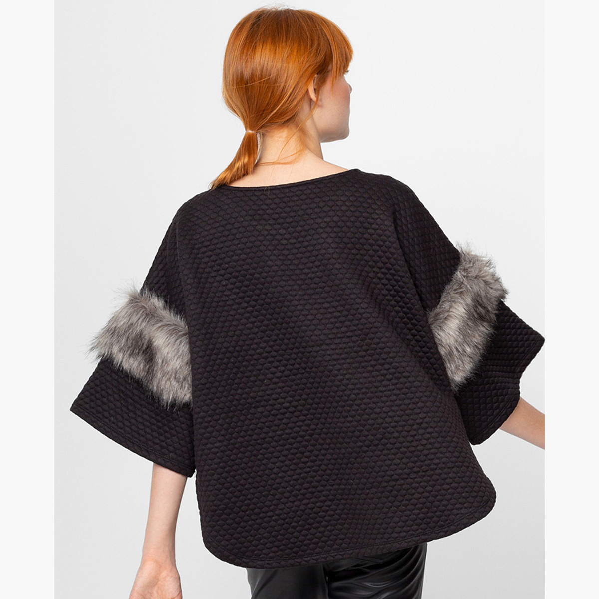 سويت شيرت بارز الملمس بياقة مستديرة وأكمام بتفاصيل فرو من رينا-women-clothing-cardigansandjumpers-cardigans-image-2