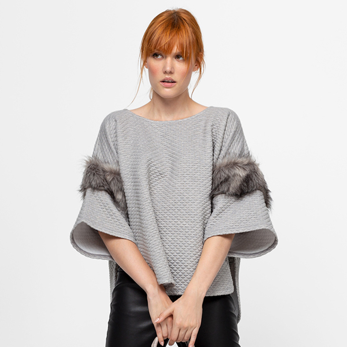 سويت شيرت بارز الملمس بياقة مستديرة وأكمام بتفاصيل فرو من رينا-women-clothing-cardigansandjumpers-cardigans-image-5