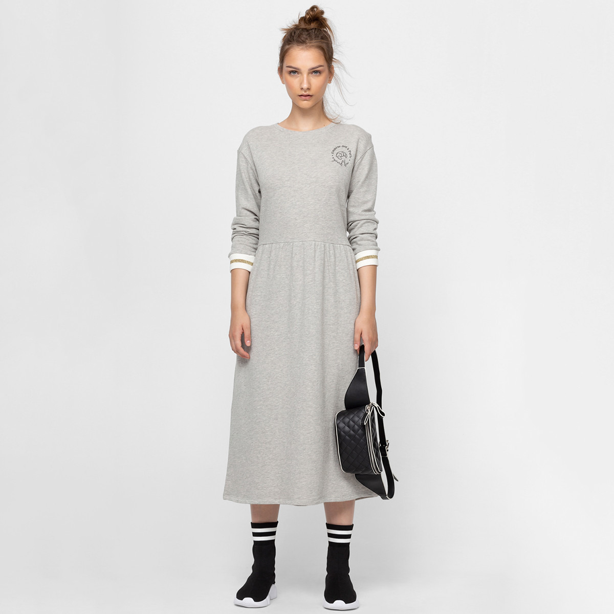 فستان إيه لاين ميدي بتفاصيل طبعات وأكمام طويلة بأطراف مطّاطيّة من رينا-women-clothing-dresses-image-1