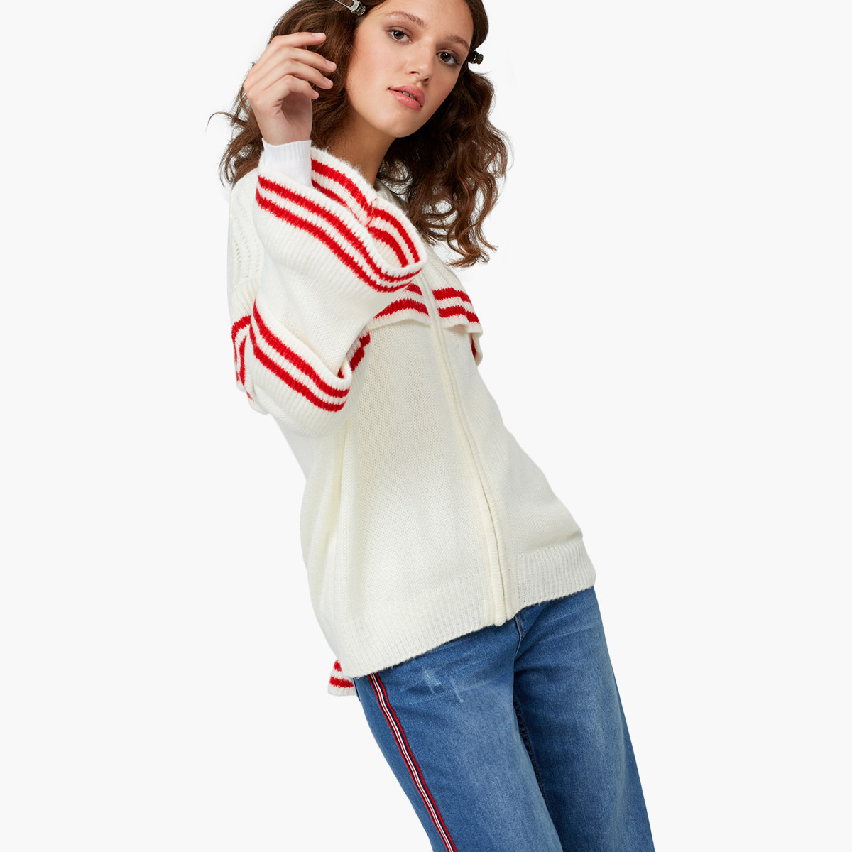 كنزة مخطط مع تفاصيل كشكش وسحاب إغلاق من رينا-women-winterwear-cardigansandjumpers-jumpers-image-2