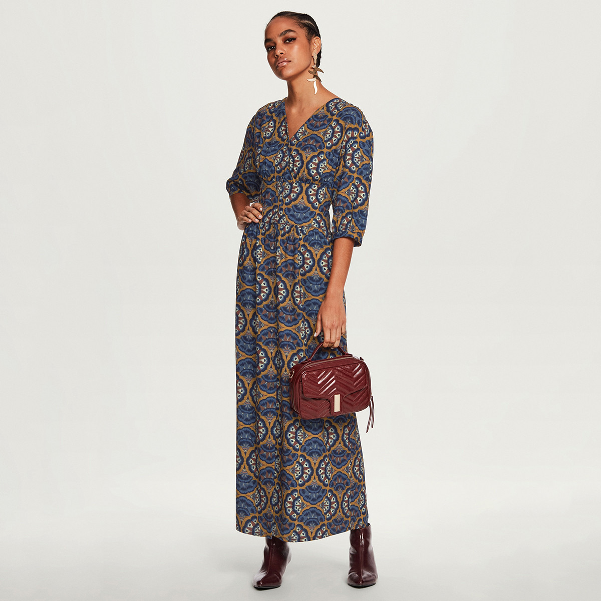 فستان إيه لاين طويل بطبعات وأكمام 3/4 وياقة v من رينا-women-clothing-dresses-image-1