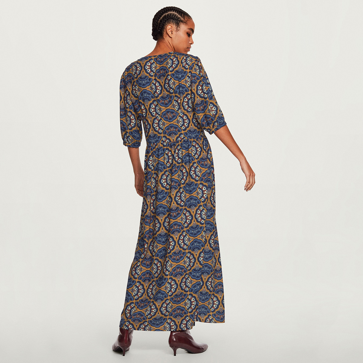 فستان إيه لاين طويل بطبعات وأكمام 3/4 وياقة v من رينا-women-clothing-dresses-image-3