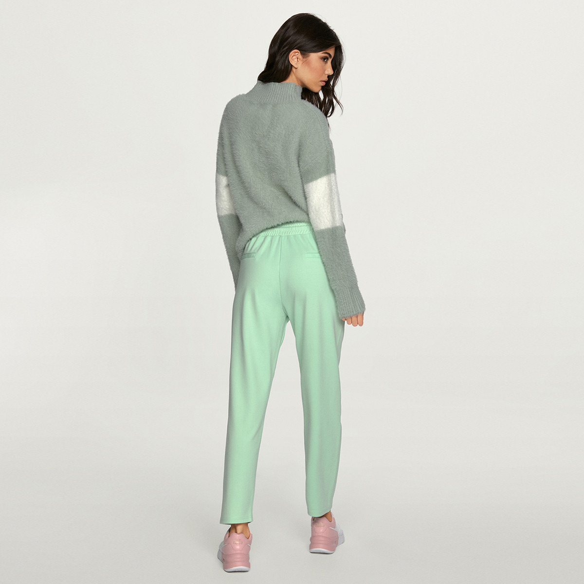 بنطلون رياضي سادة بجيوب وخصر مطّاطي من رينا-women-clothing-bottoms-joggers-image-3