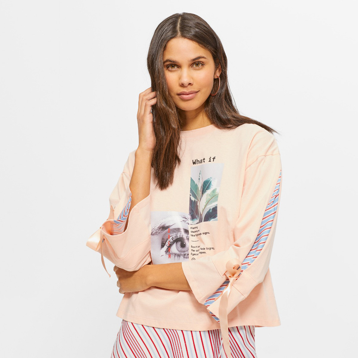 بلوزة بياقة ضيّقة وأكمام طويلة وطبعات جرافيك من رينا-women-clothing-shirtsandblouses-blouses-image-1