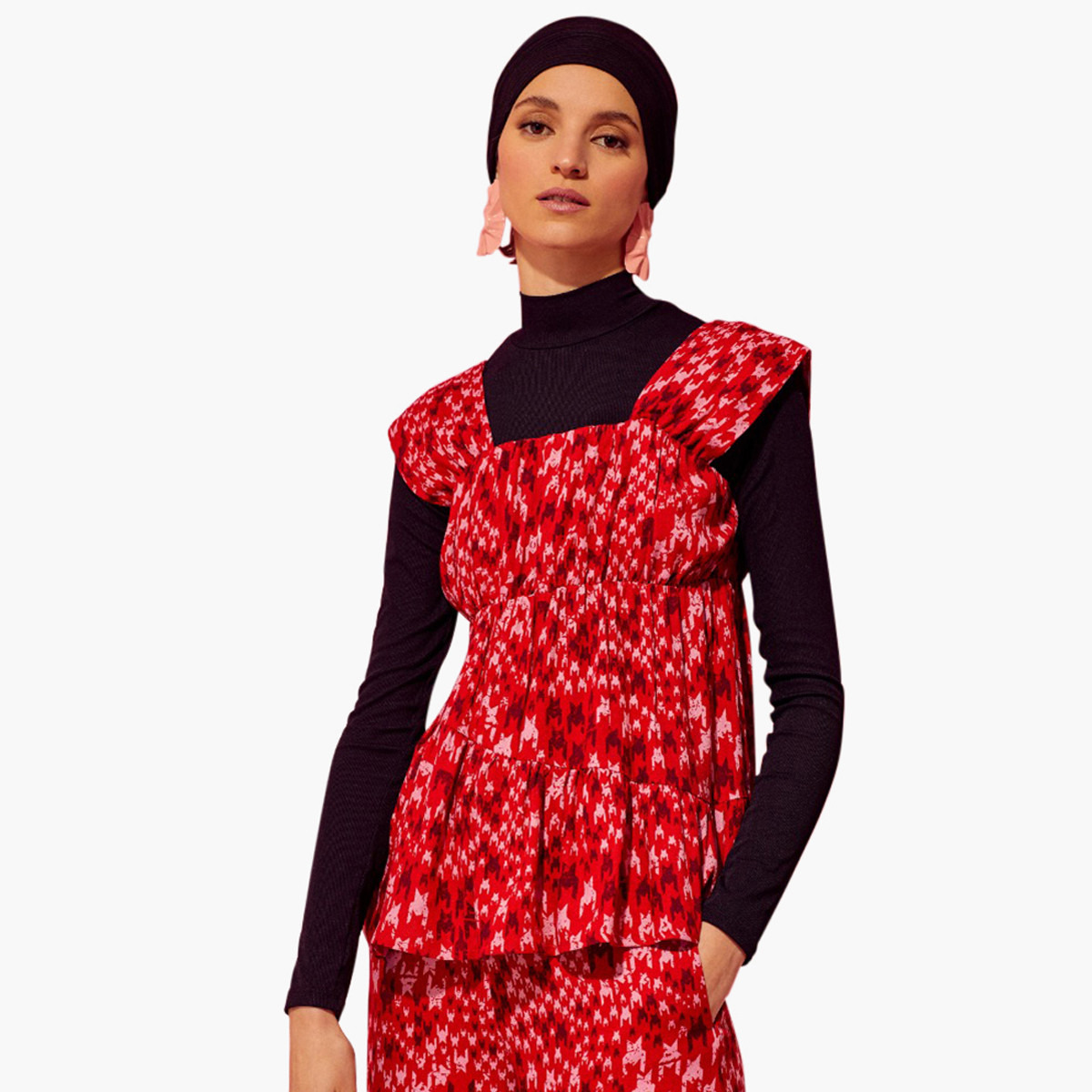 بلوزة بدون أكمام متعددة الطبقات بطبعات وياقة مربعة من رينا-women-clothing-shirtsandblouses-blouses-image-1