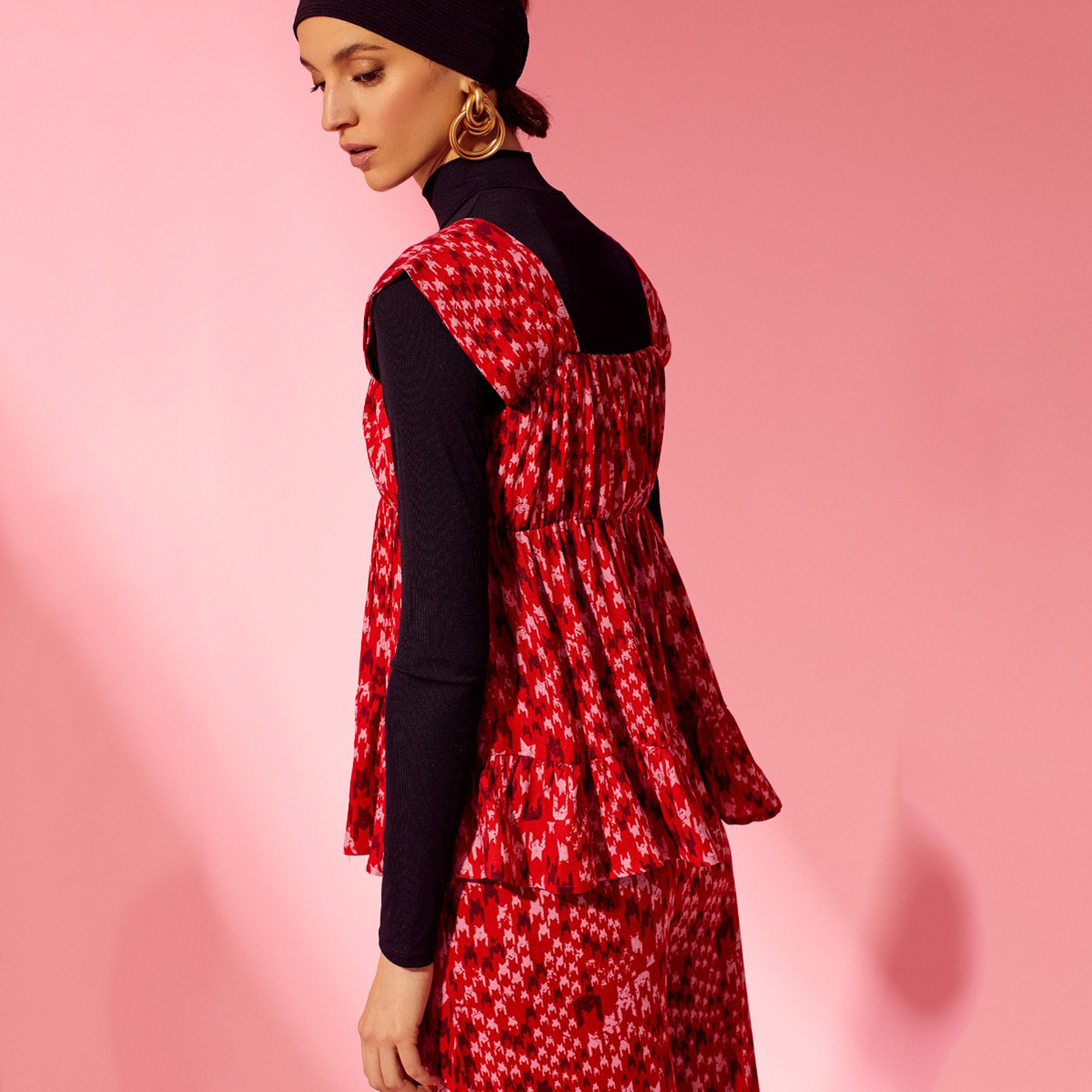 بلوزة بدون أكمام متعددة الطبقات بطبعات وياقة مربعة من رينا-women-clothing-shirtsandblouses-blouses-image-3