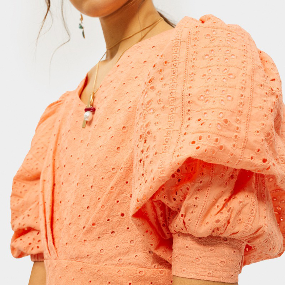 فستان طويل إيه لاين بارز الملمس بياقة V وأكمام منتفخة من رينا-women-clothing-dresses-image-2