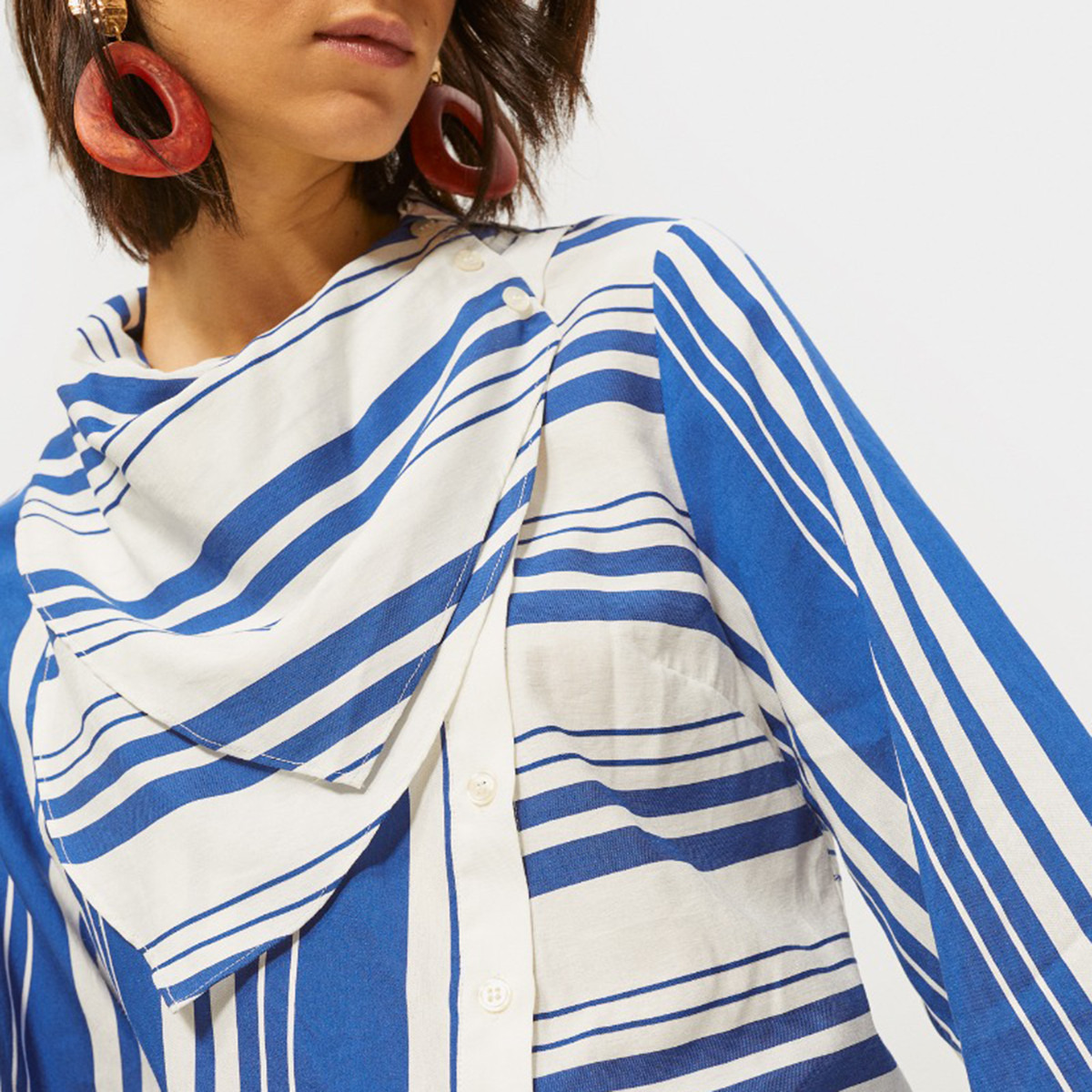 بلوزة مخططة بياقة منسدلة وأكمام طويلة من رينا-women-clothing-shirtsandblouses-blouses-image-2