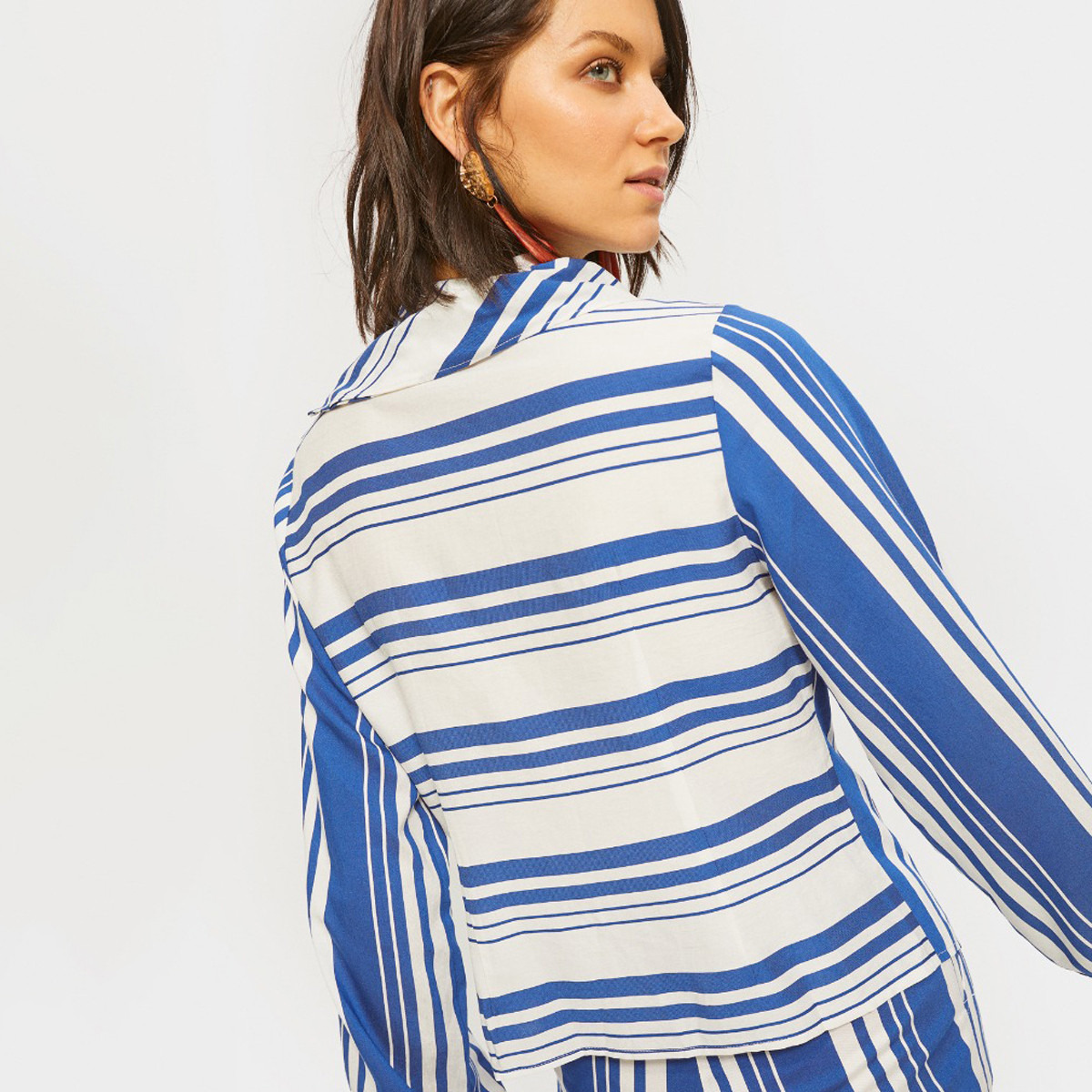 بلوزة مخططة بياقة منسدلة وأكمام طويلة من رينا-women-clothing-shirtsandblouses-blouses-image-3