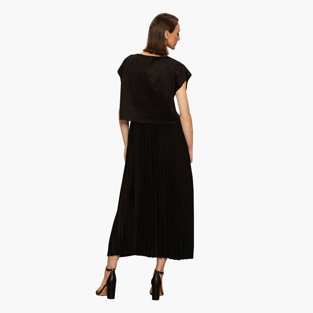 فستان طويل سادة بثنايا وياقة ضيقة وأكمام كاب من رينا-women-clothing-dresses-image-2