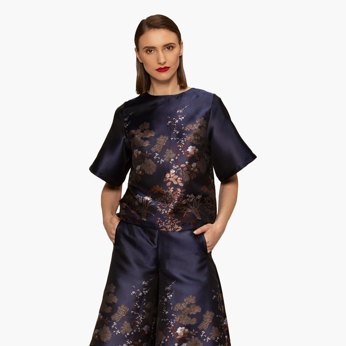 بلوزة بياقة ضيّقة وأكمام قصيرة وطبعات أزهار من رينا-women-clothing-shirtsandblouses-blouses-image-1