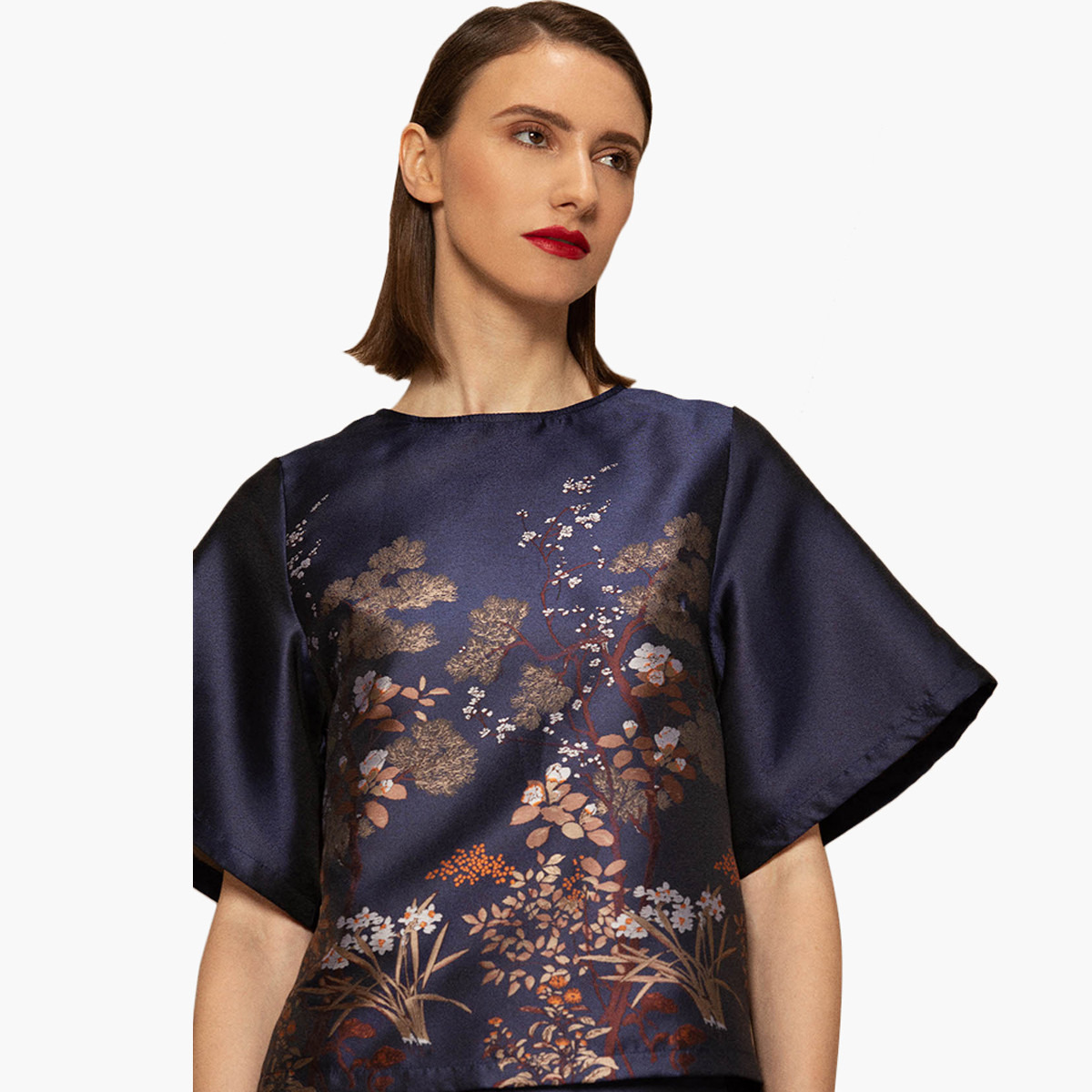 بلوزة بياقة ضيّقة وأكمام قصيرة وطبعات أزهار من رينا-women-clothing-shirtsandblouses-blouses-image-3