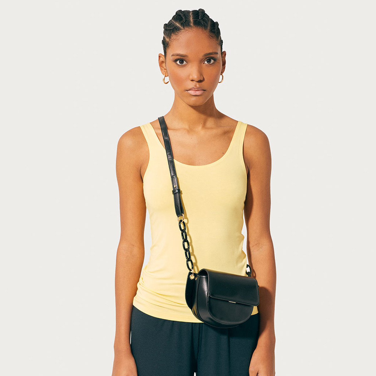 فيست دون أكمام سادة بياقة عميقة من رينا-women-clothing-tshirts-image-4