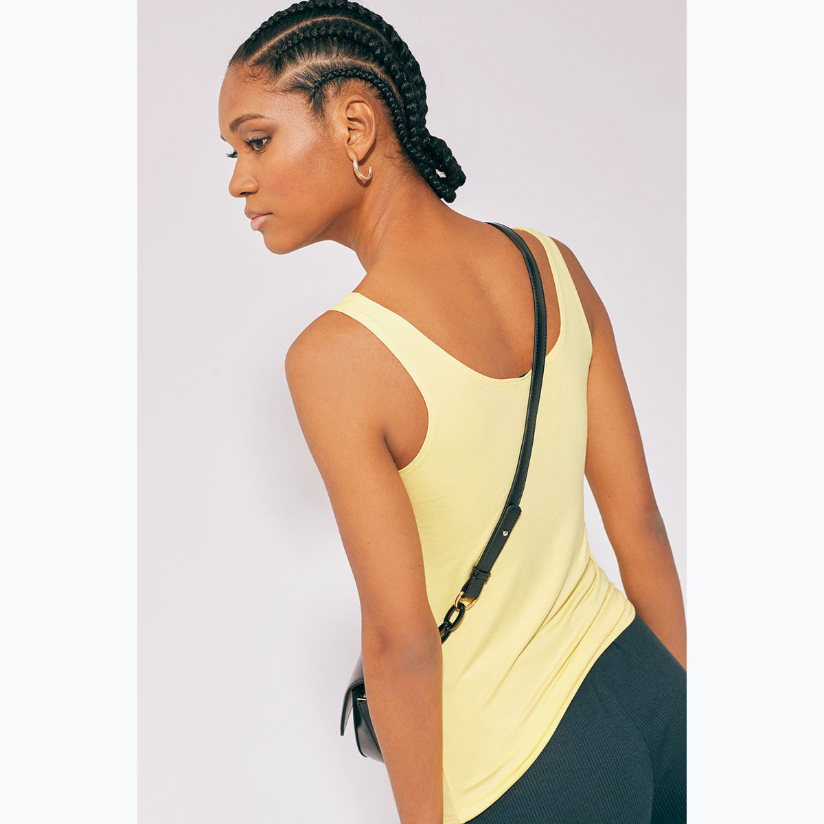 فيست دون أكمام سادة بياقة عميقة من رينا-women-clothing-tshirts-image-3
