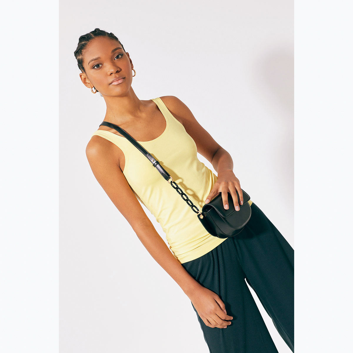 فيست دون أكمام سادة بياقة عميقة من رينا-women-clothing-tshirts-image-1