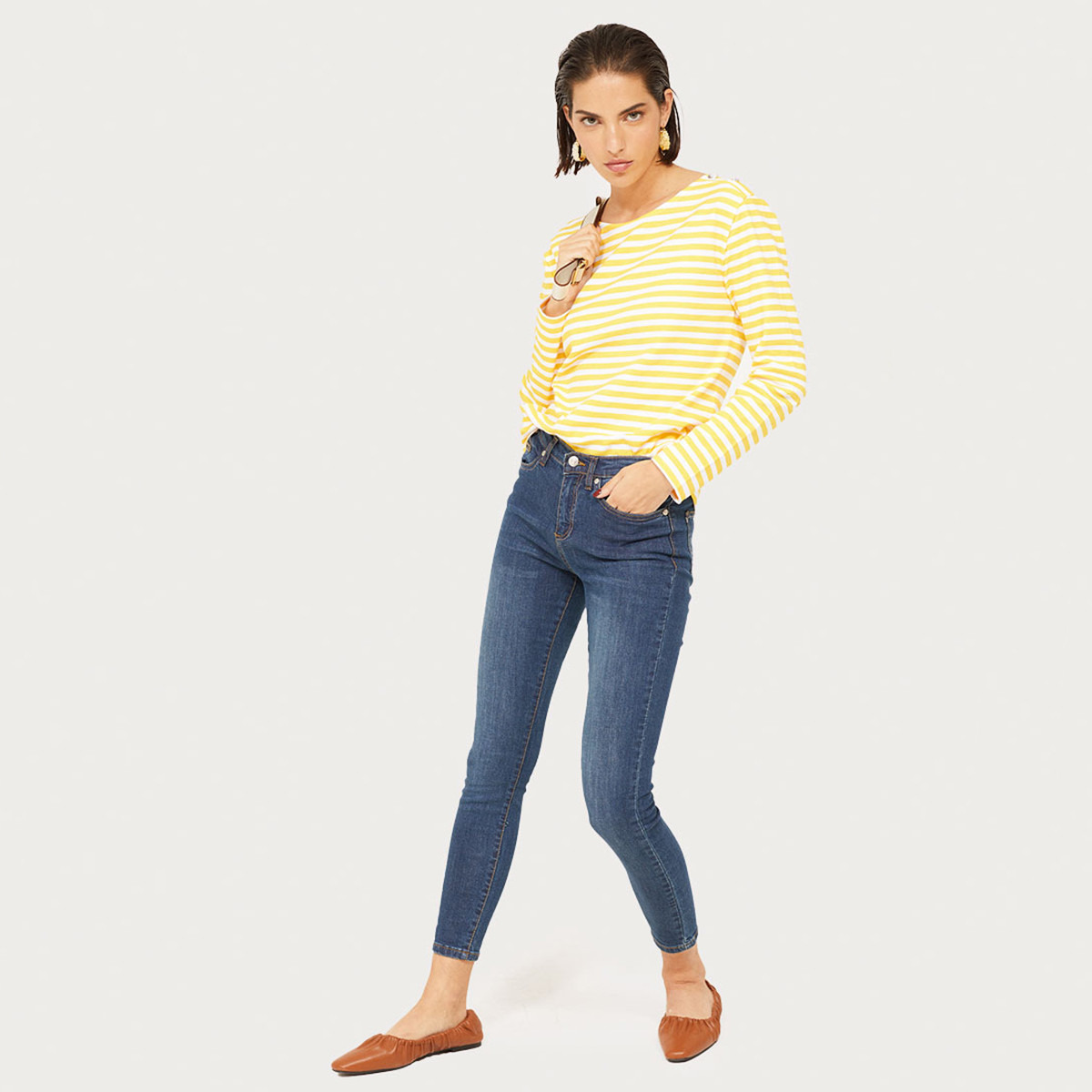 Rina Solid Mid-Rise Denim Jeans with Pockets and Button Closure-women-clothing-bottoms-jeans-image-4