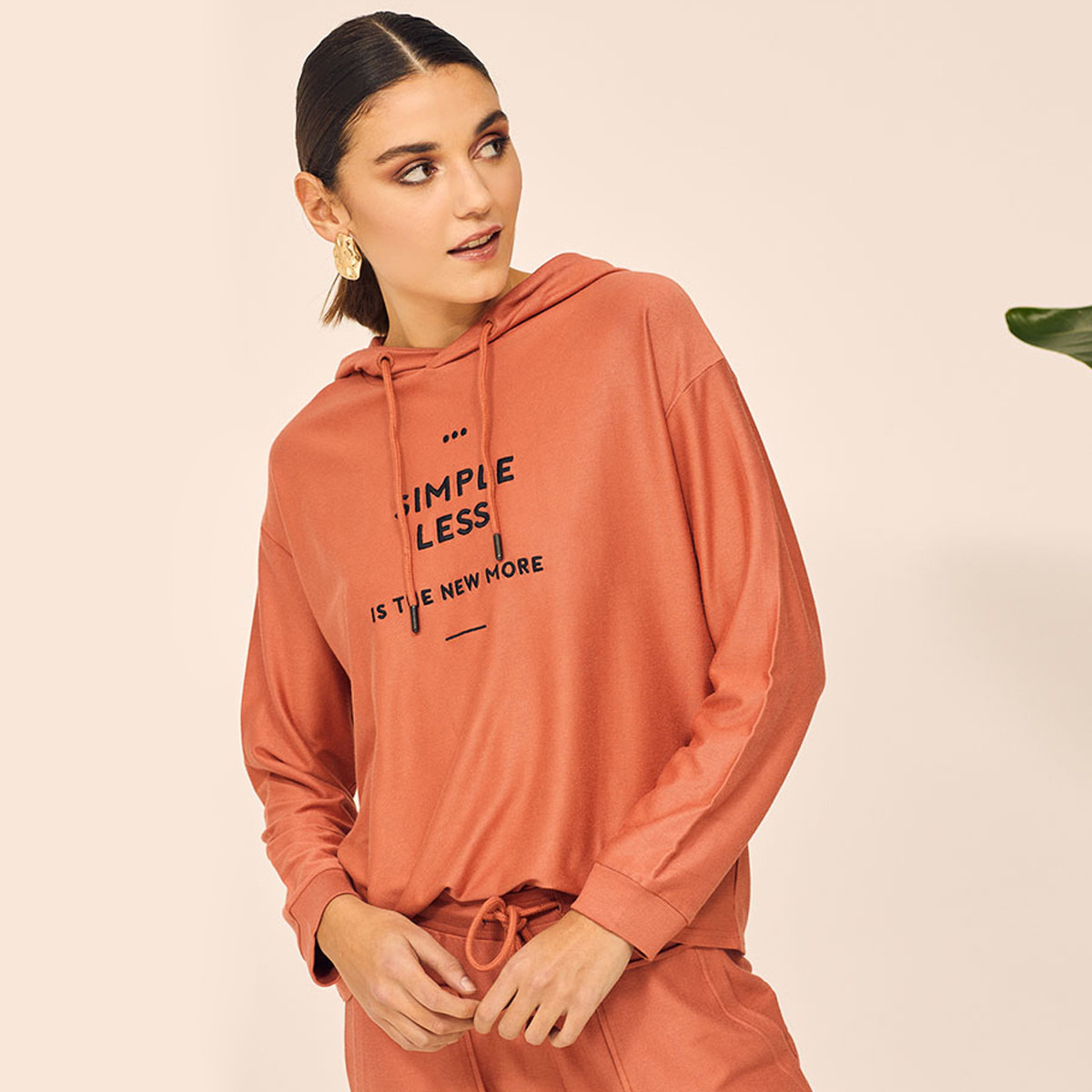 هودي بأكمام طويلة وتفاصيل رباط وطبعات رينا-women-winterwear-hoodiesandsweatshirts-hoodies-image-1