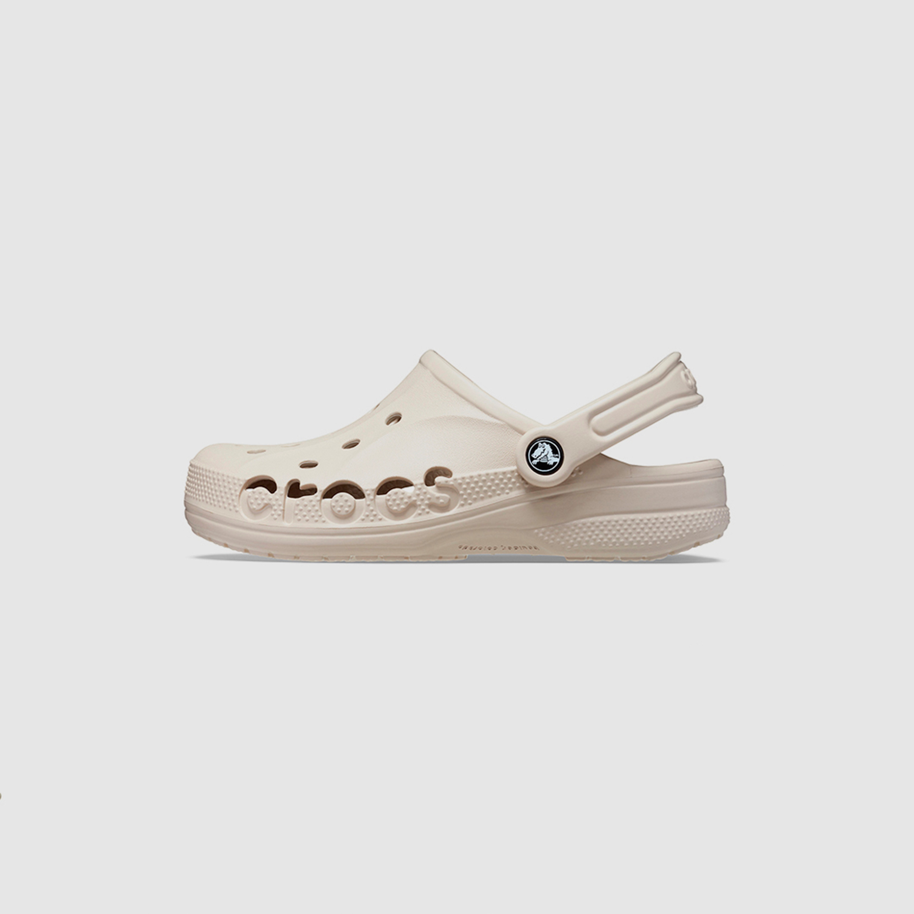 قبقاب بايا من كروكس للجنسين مزين بفتحات مع حزام خلفي-women-shoes-sandals-flats-image-14
