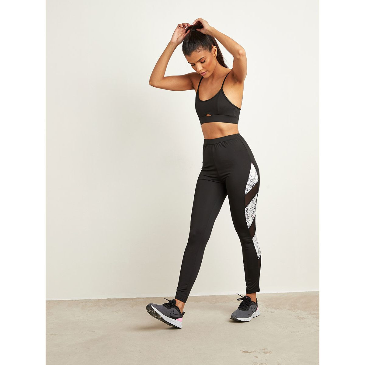 ليقنز بخطوط جانبية وتفاصيل شبكية من ستايلي-women-clothing-bottoms-leggings-image-2