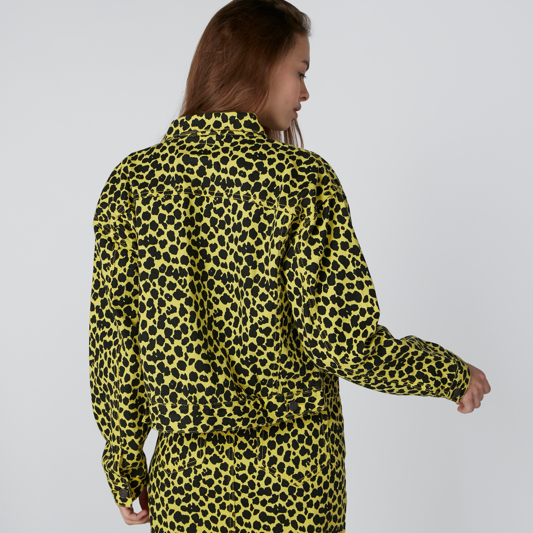 جاكيت دينم بأكمام طويلة وأزرار وطبعات-women-winterwear-coatsandjackets-jackets-image-2