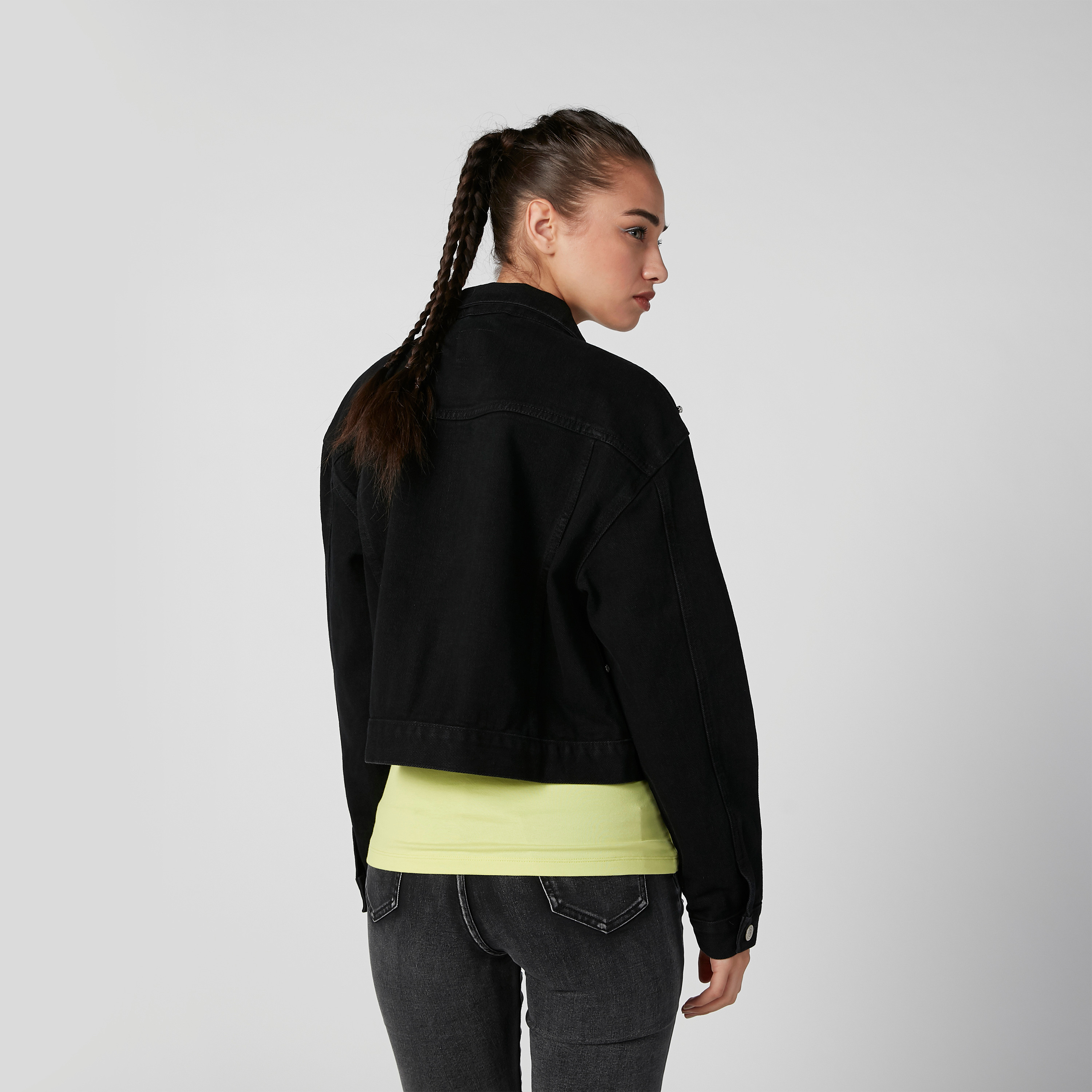 جاكيت دينم مزيّن بأكمام طويلة وجيوب بطيّة على الصدر-women-winterwear-coatsandjackets-jackets-image-5