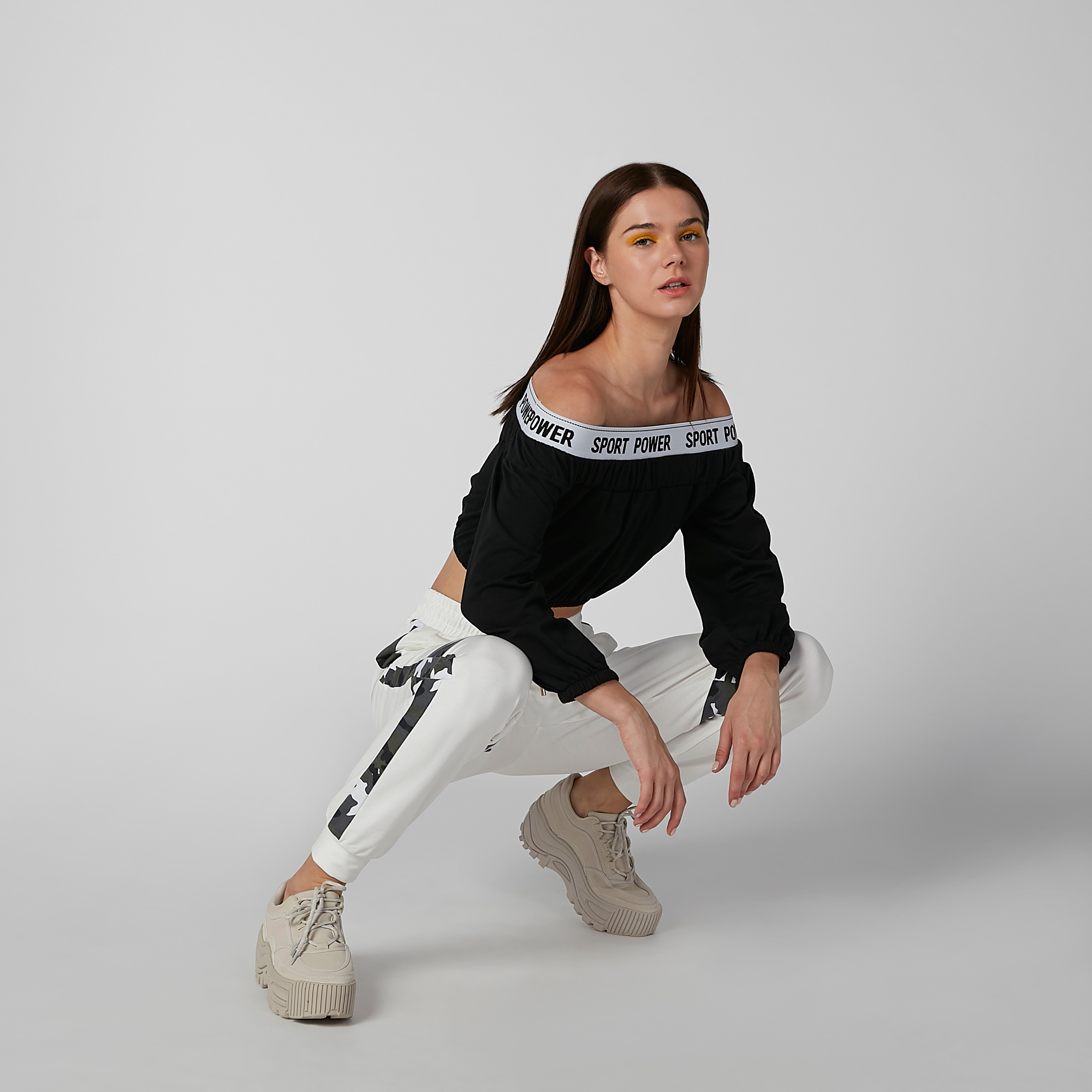 بنطال رياضي طويل برباط وجيوب وطبعات-women-clothing-bottoms-joggers-image-4