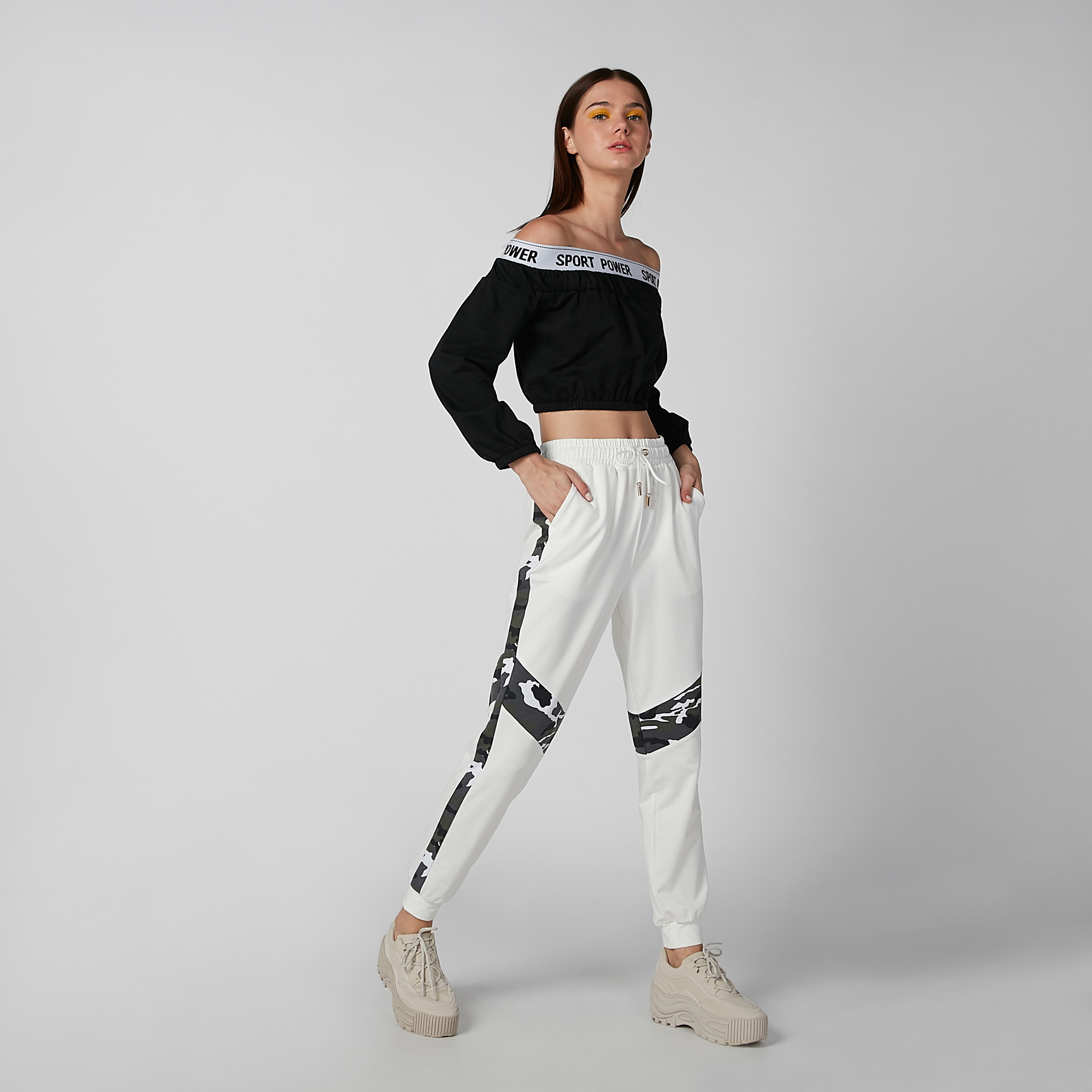 بنطال رياضي طويل برباط وجيوب وطبعات-women-clothing-bottoms-joggers-image-1