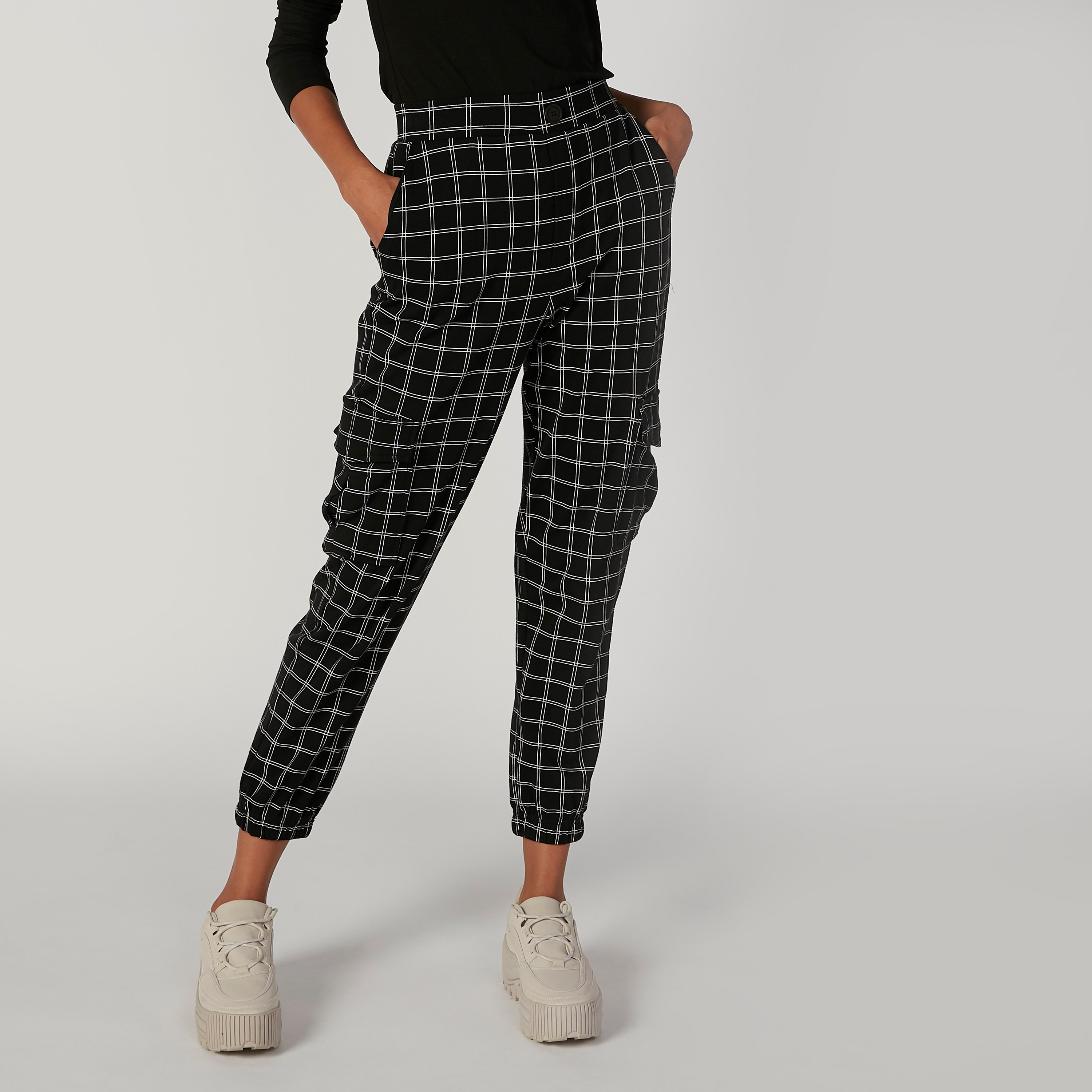 بنطلون كاروهات بأساور وخصر مطاطي وجيوب-women-clothing-trousers-image-1